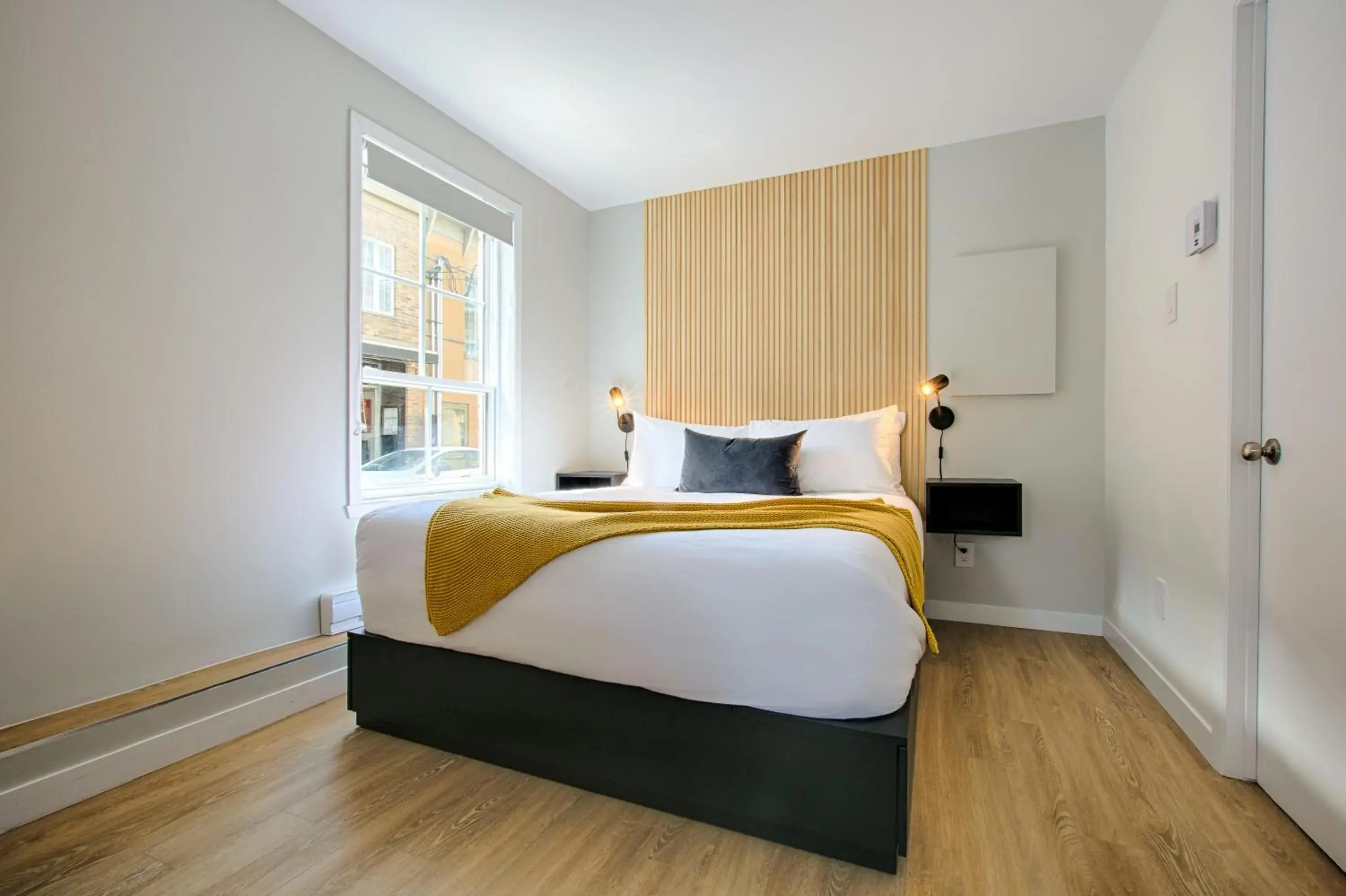 (112) Loft Queen Bed – Ground Floor in Appart Hôtel Le Saint-Anselme - Par Revenus Locatifs Qc (112) Loft Queen Bed – Ground Floor in Appart Hôtel Le Saint-Anselme - Par Revenus Locatifs Qc