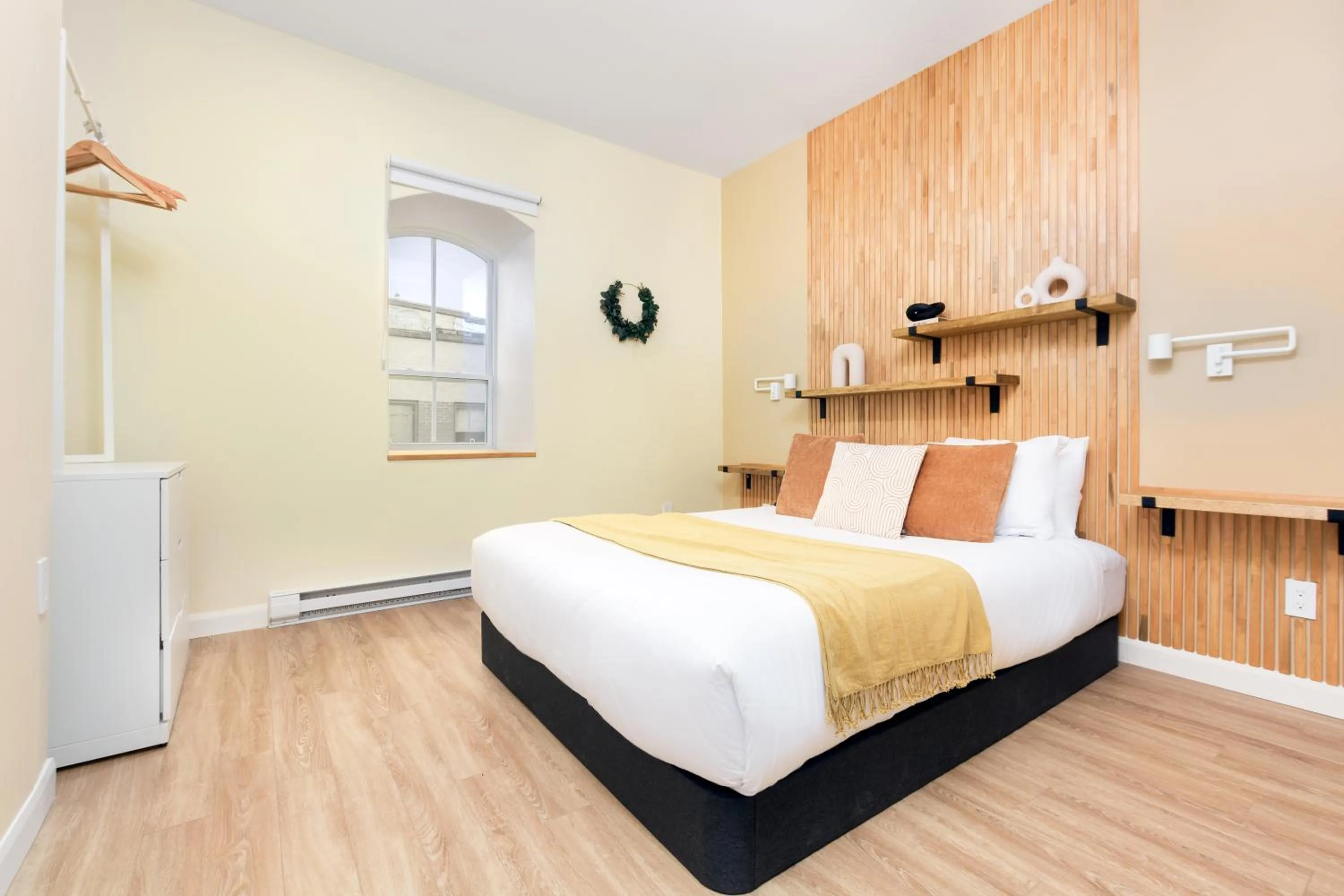 Bedroom, Bed in Appart hôtel Le Saint-Anselme