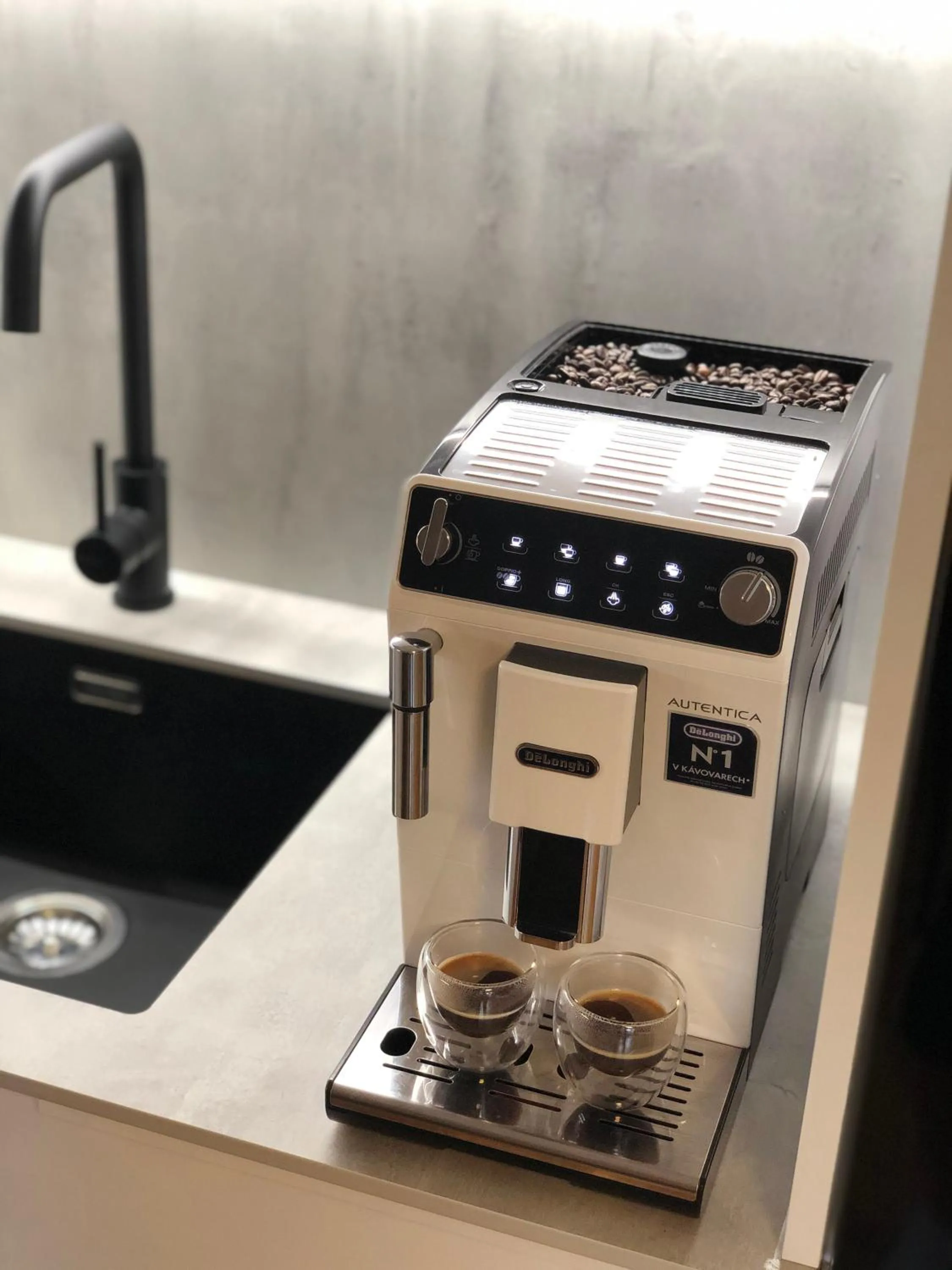 Coffee/tea facilities in Old Town Museum Apartment