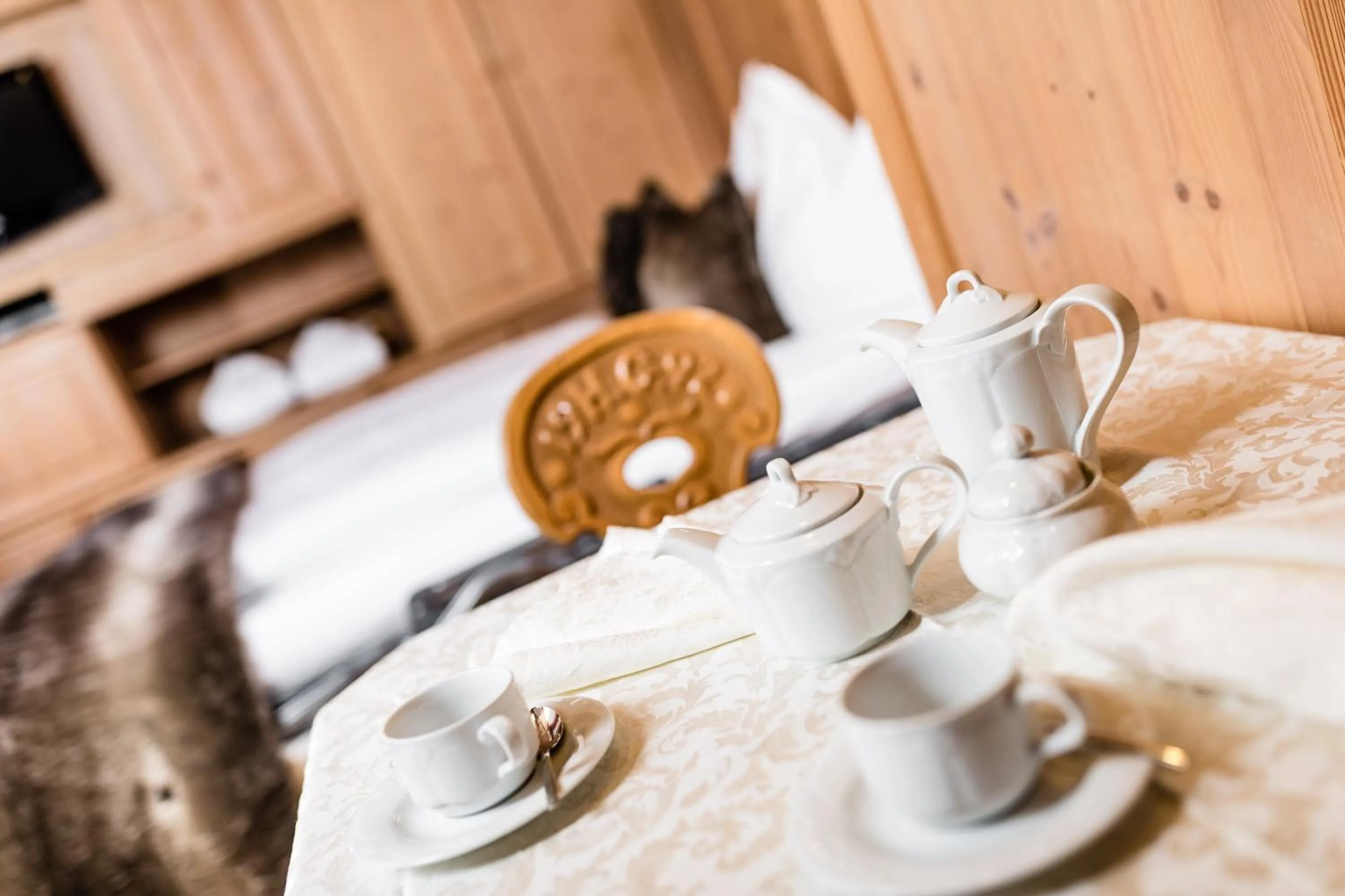 Coffee/tea facilities, Bed in Apartments Hotel Garden