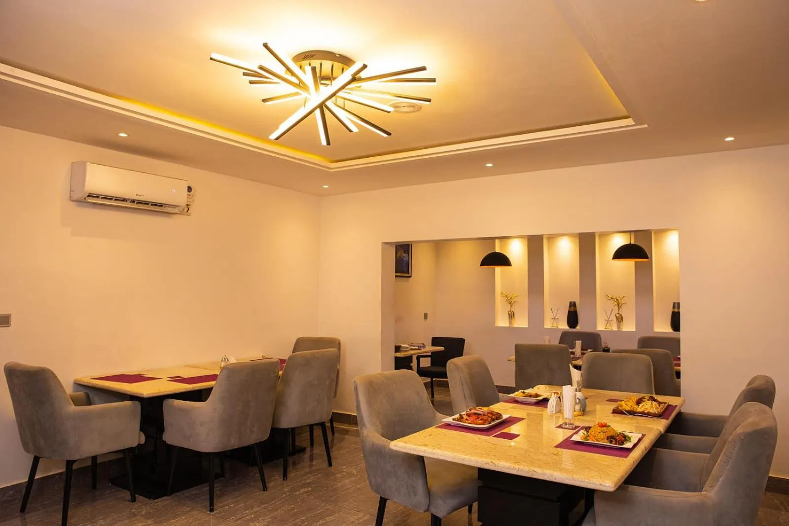 Restaurant/places to eat in Prosbel Hotel