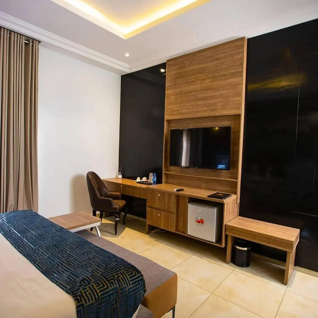 TV and multimedia, Bed in Prosbel Hotel