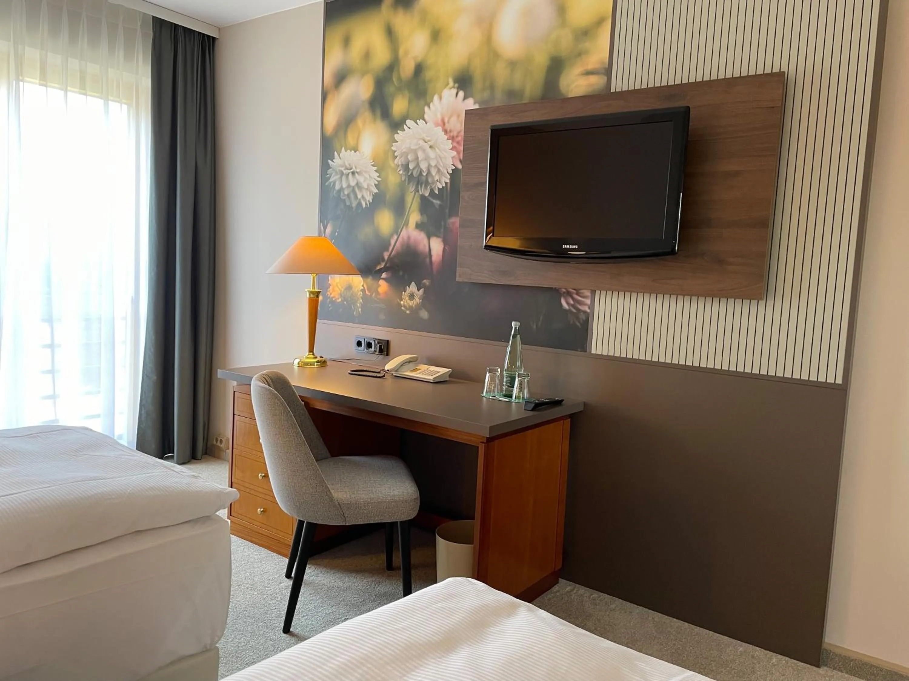 TV and multimedia, Bed in Mercure Hotel Gera City