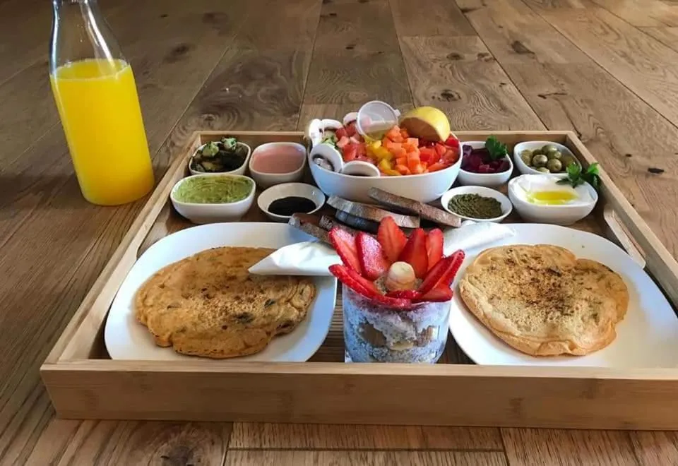 Food and drinks in neot golf kz place