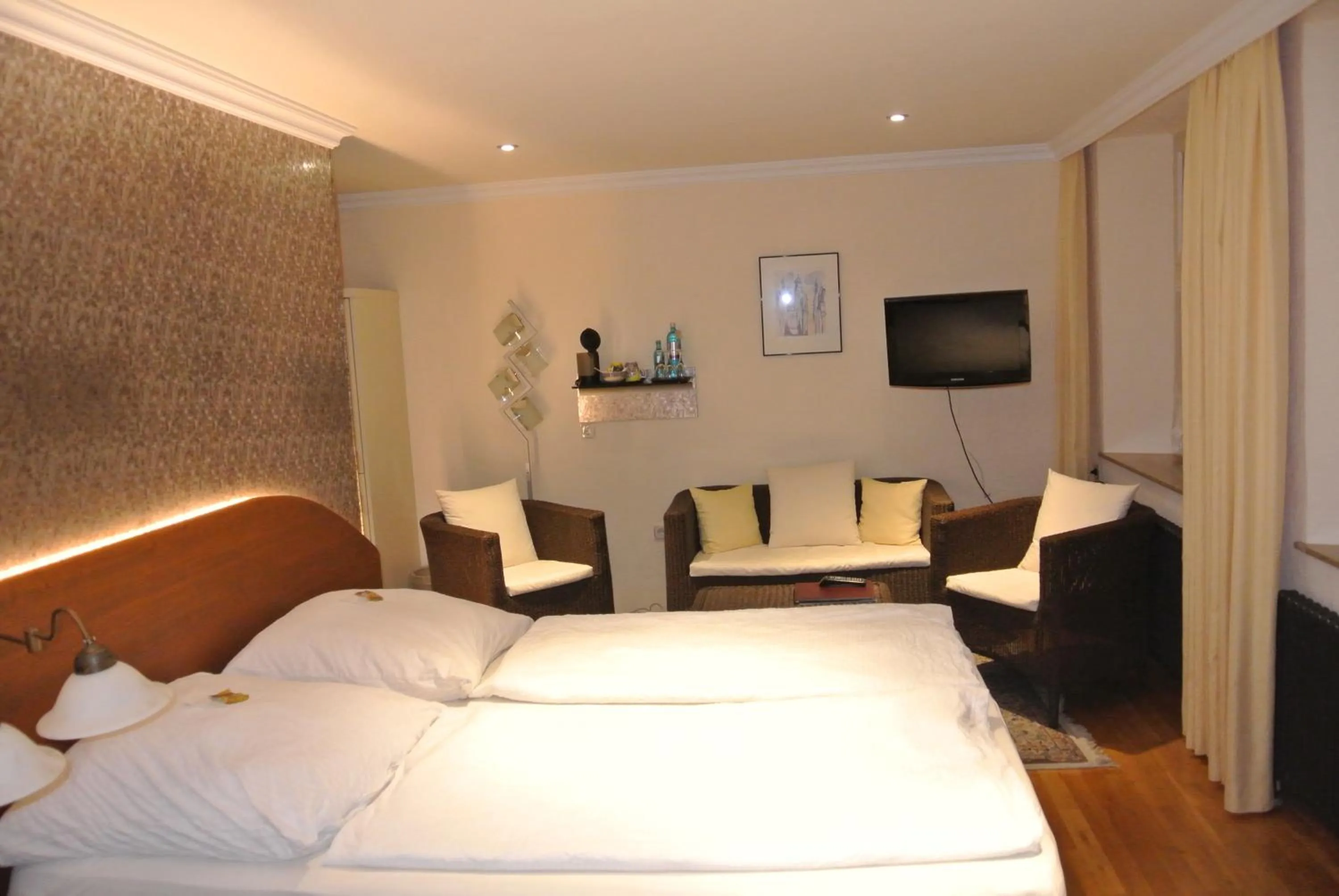 Bed in Hotel-Restaurant Goldenes Lamm