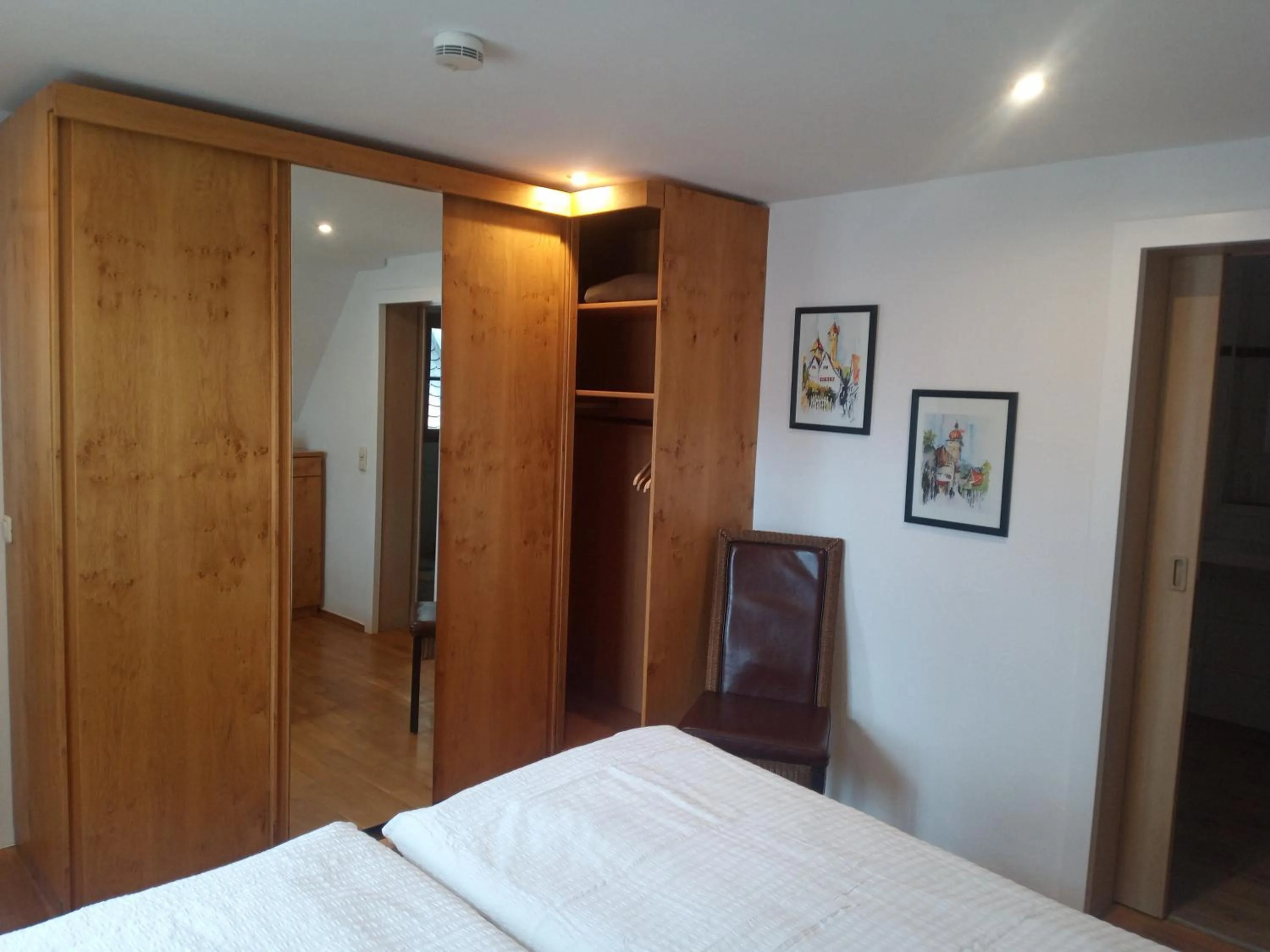 Bedroom, Bed in Hotel-Restaurant Goldenes Lamm