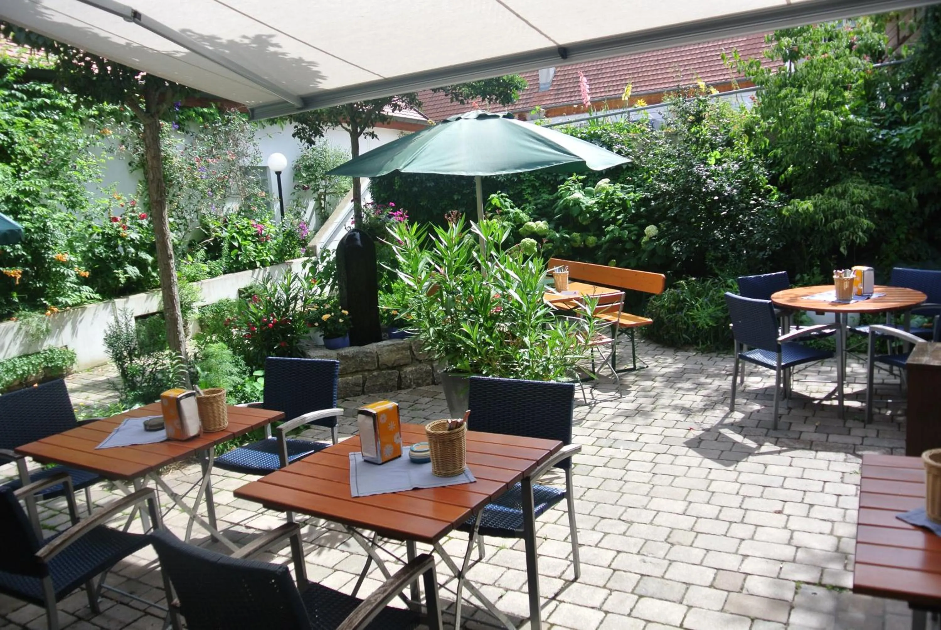 Patio in Hotel-Restaurant Goldenes Lamm