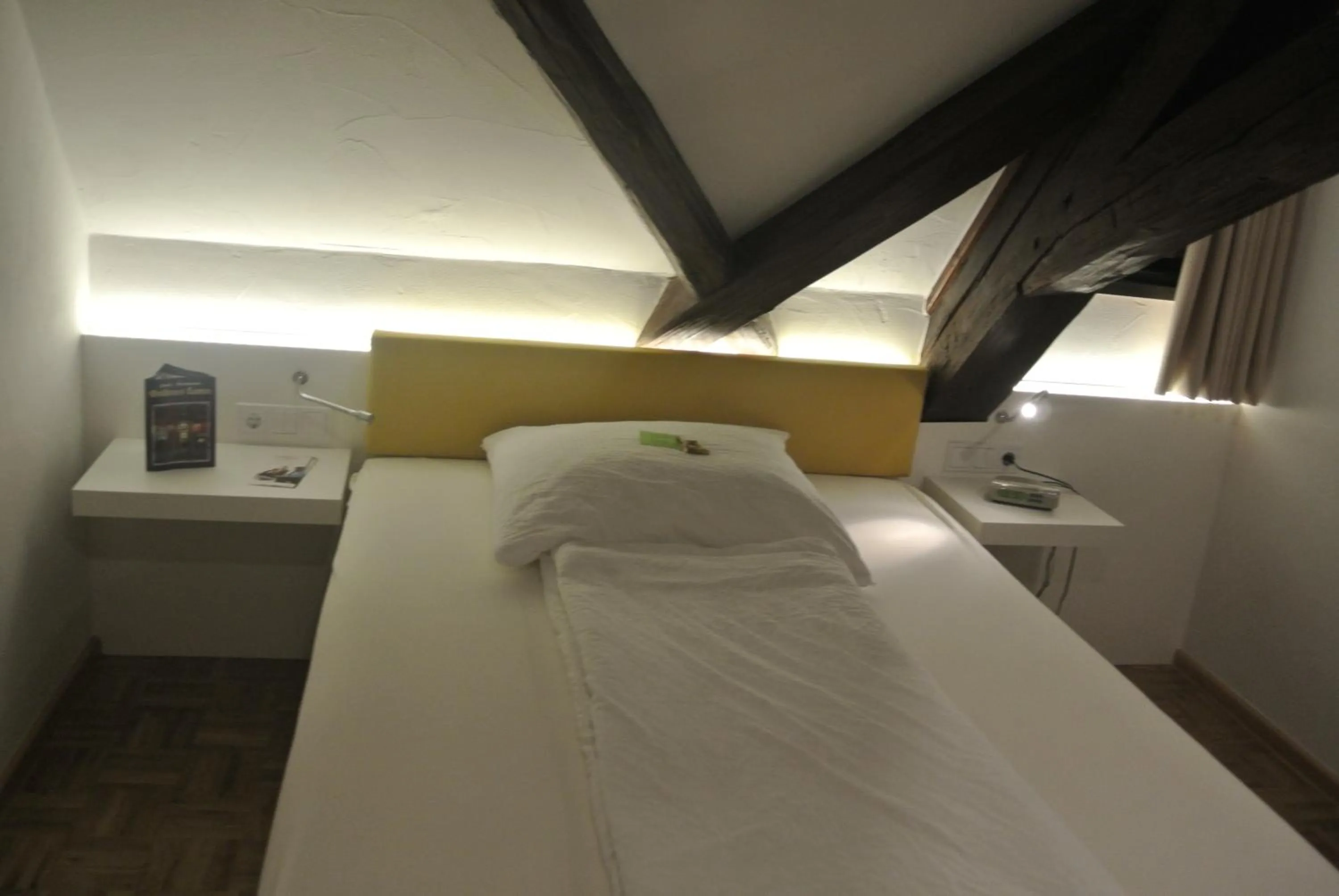 Bed in Hotel-Restaurant Goldenes Lamm