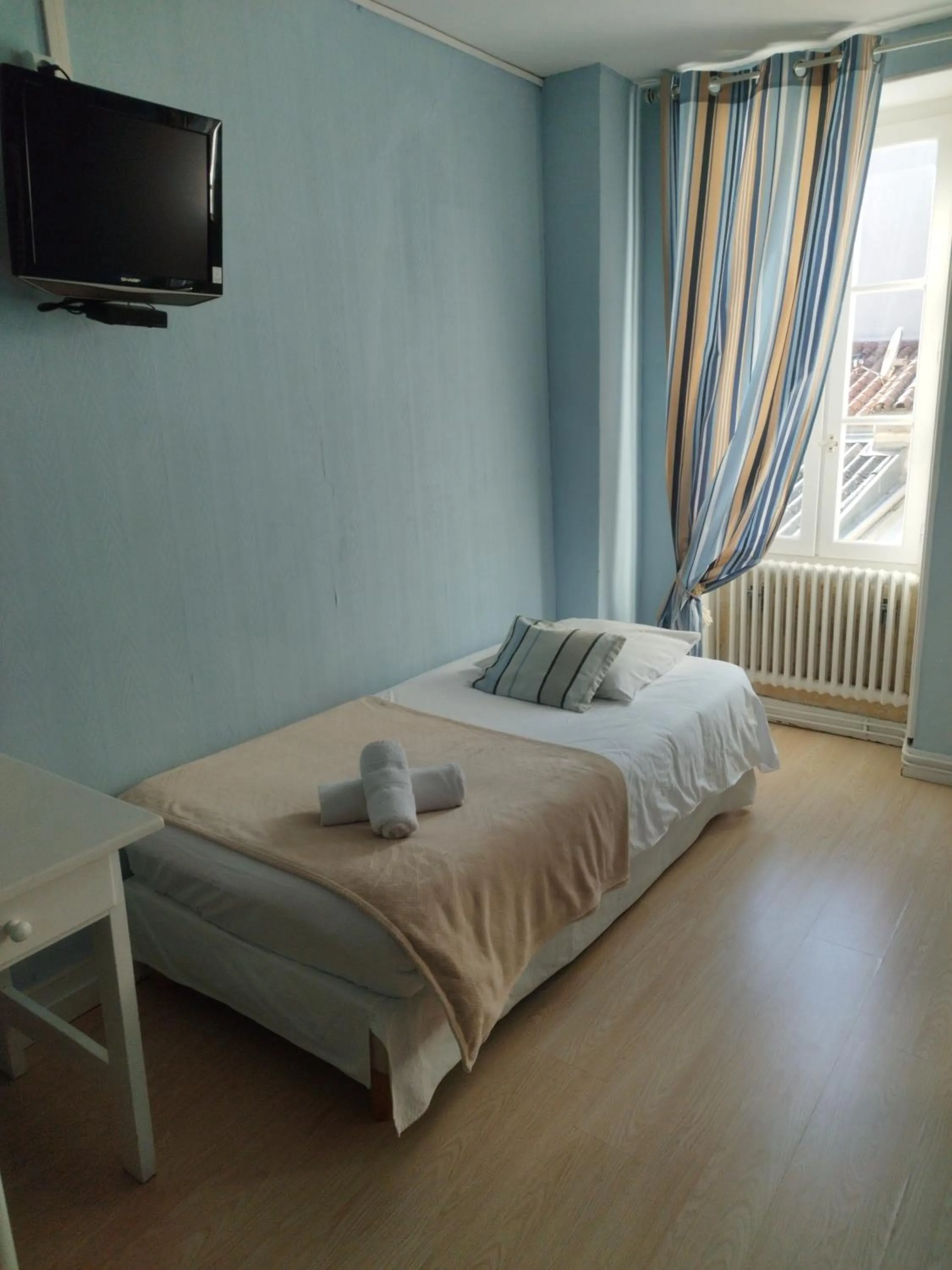 Bedroom, Bed in Hôtel Les Thermes