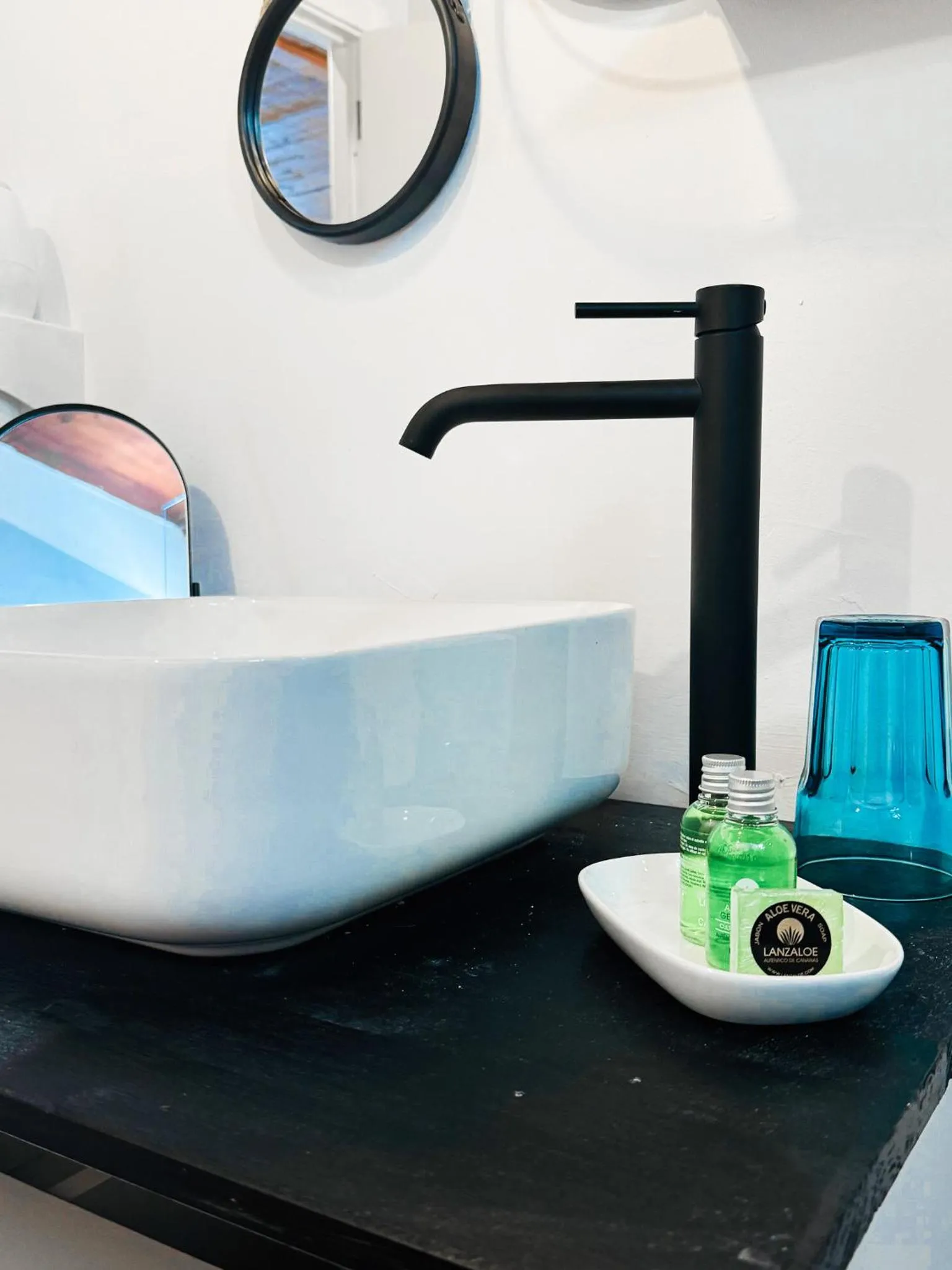 Bathroom in HOTELITO RURAL GA7COLORES only adult