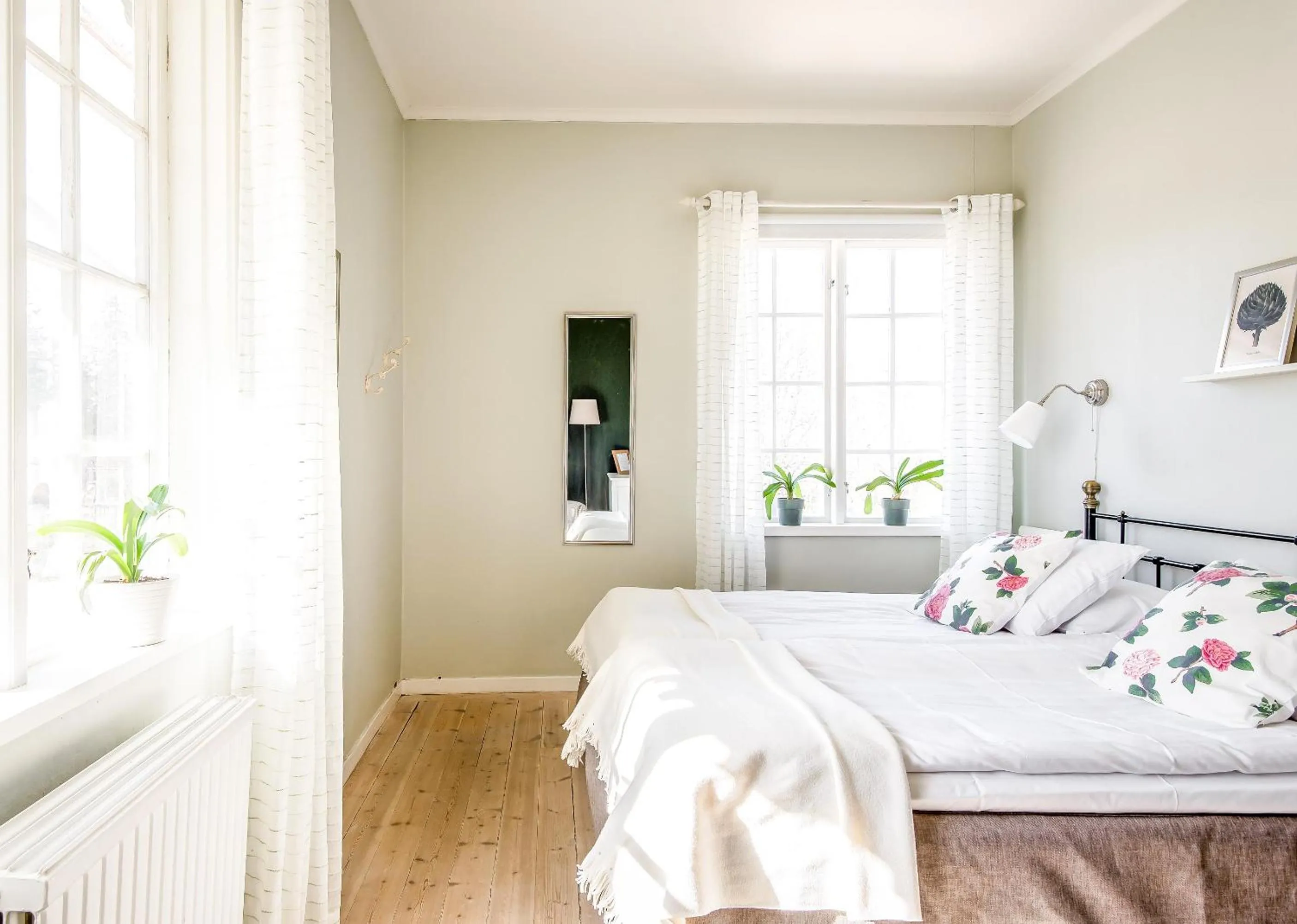 Property building, Bed in Wij Trädgårdskök på Wij Trädgårdar