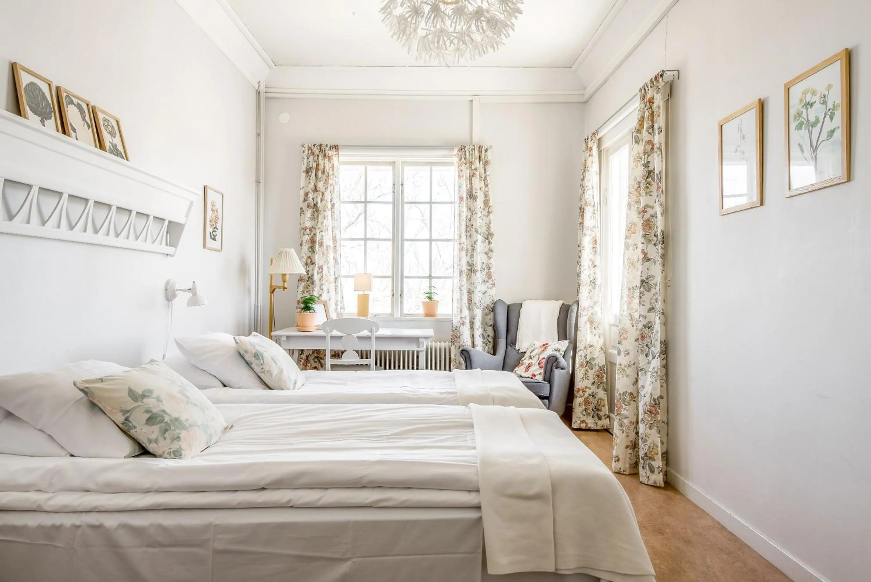 Property building, Bed in Wij Trädgårdskök på Wij Trädgårdar