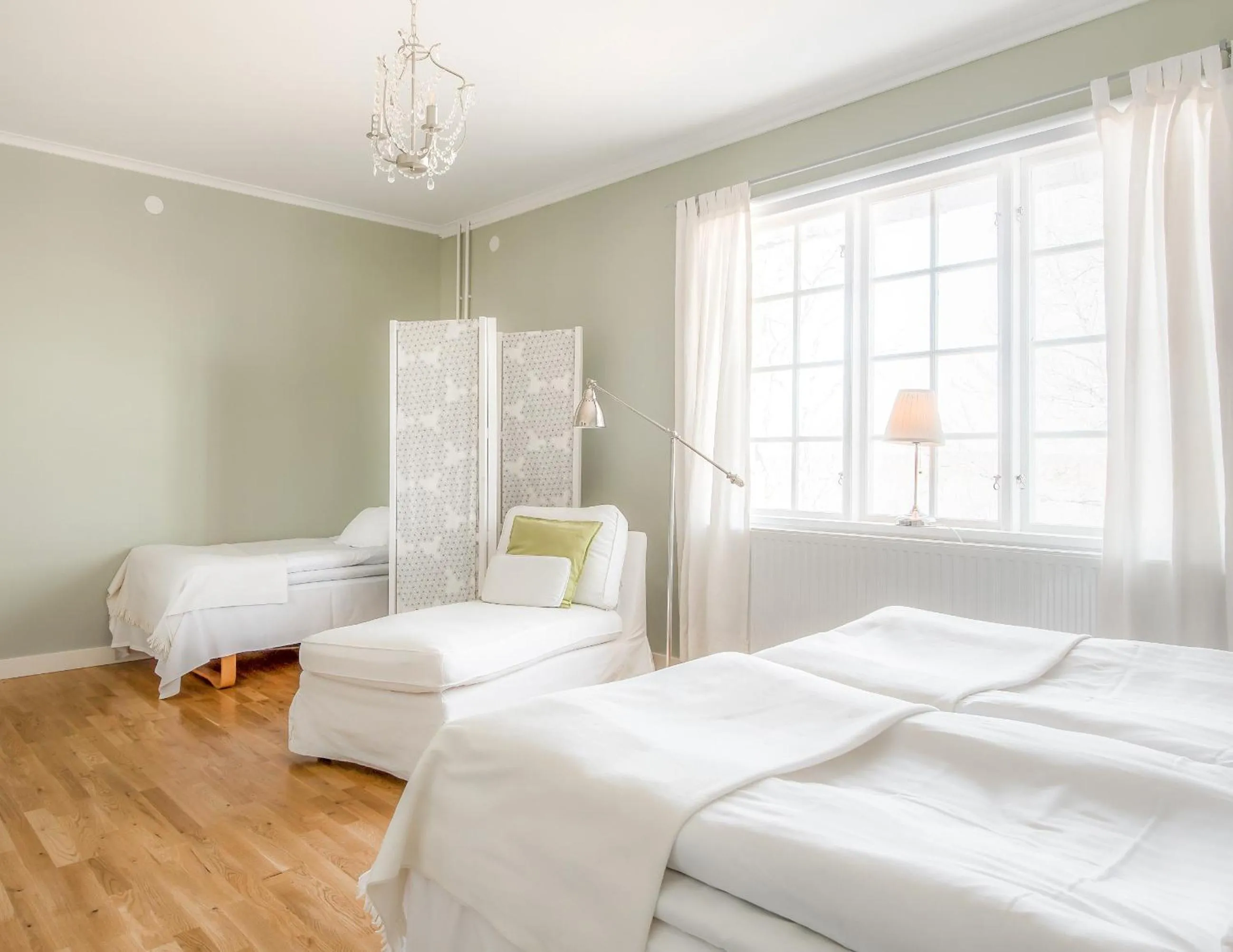Property building, Bed in Wij Trädgårdskök på Wij Trädgårdar