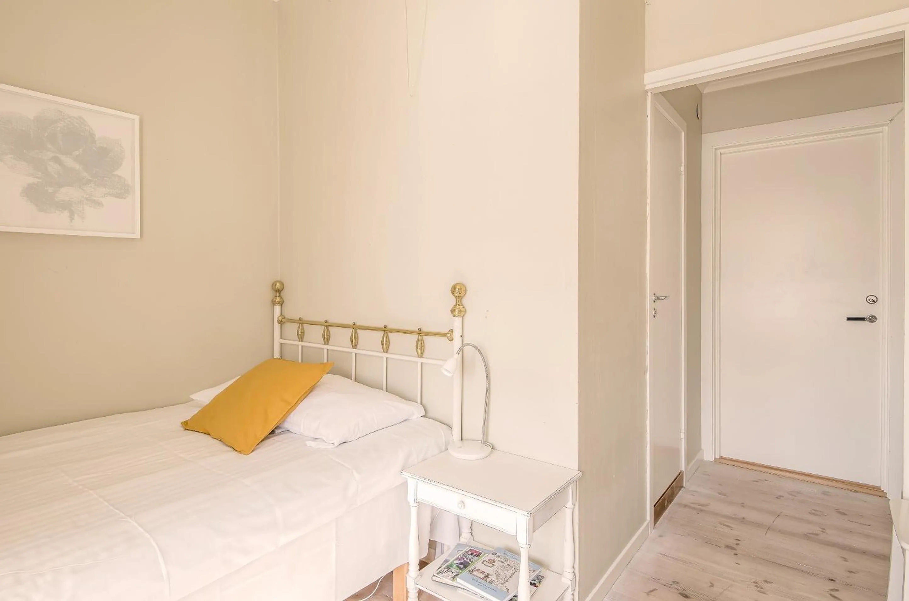 Property building, Bed in Wij Trädgårdskök på Wij Trädgårdar