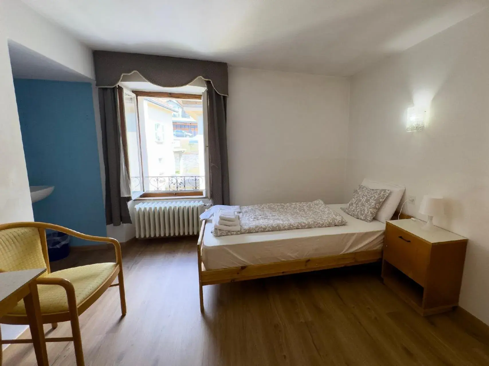 Single Room in Hotel Des Alpes - Restaurant & Pizzeria Single Room in Hotel Des Alpes - Restaurant & Pizzeria