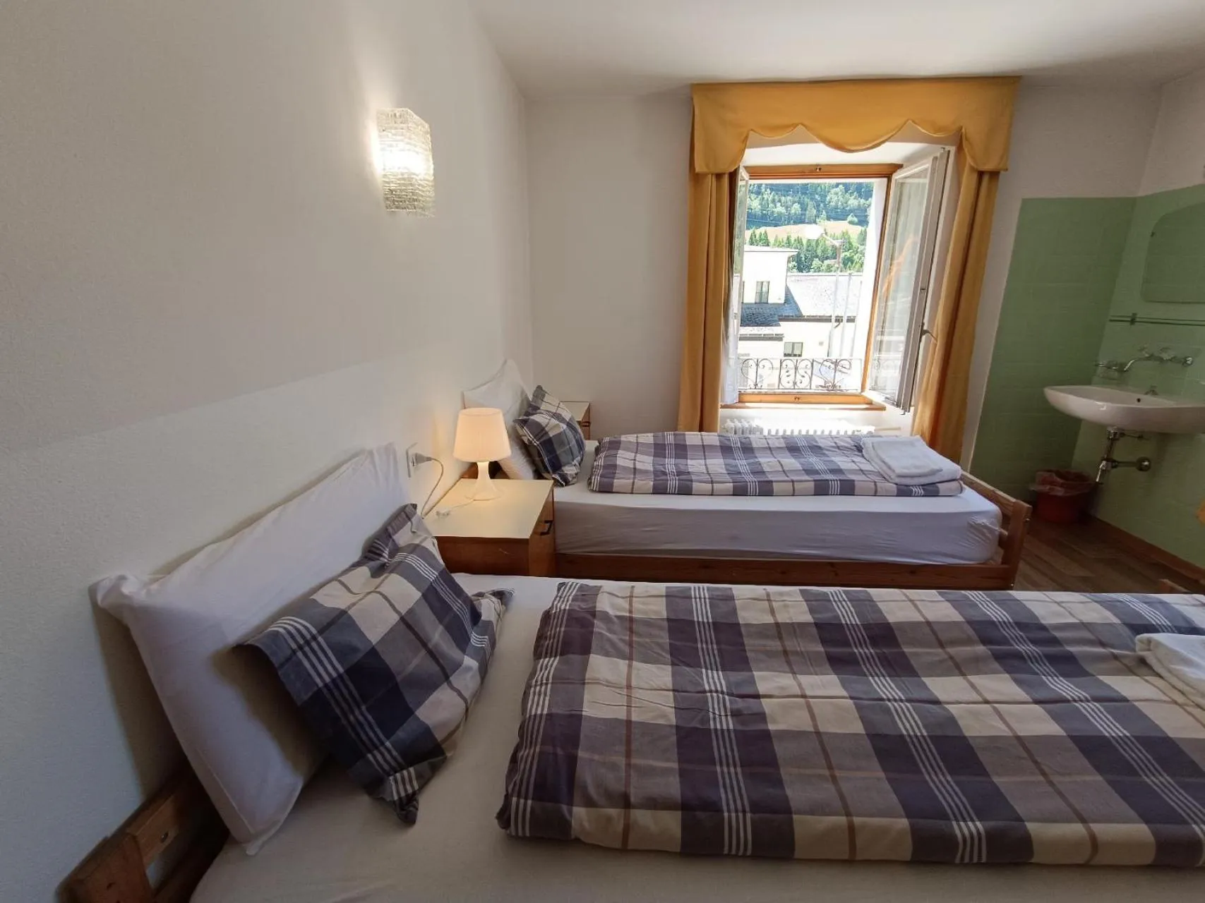 Bed in Hotel Des Alpes - Restaurant & Pizzeria