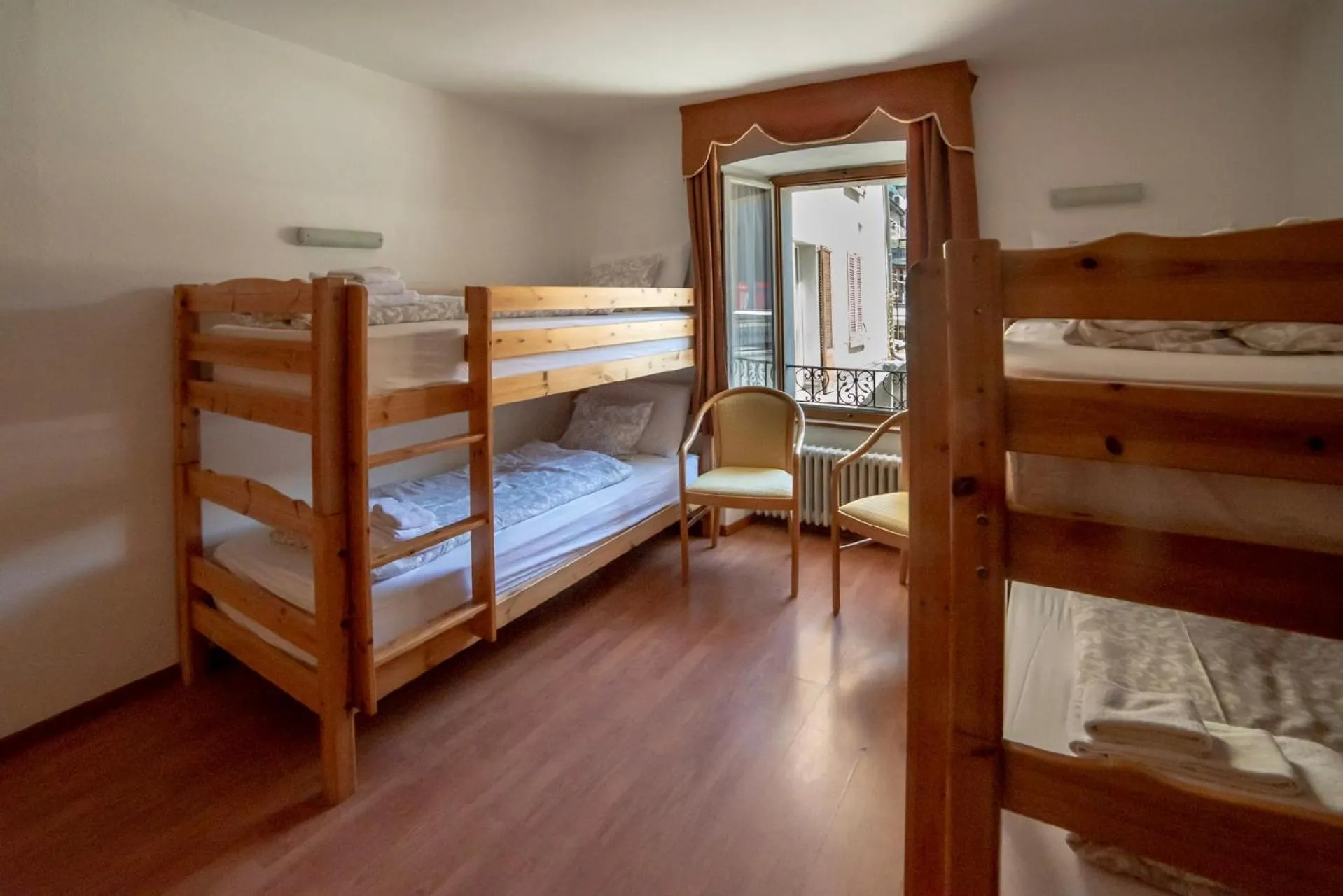 Bed in Hotel Des Alpes - Restaurant & Pizzeria