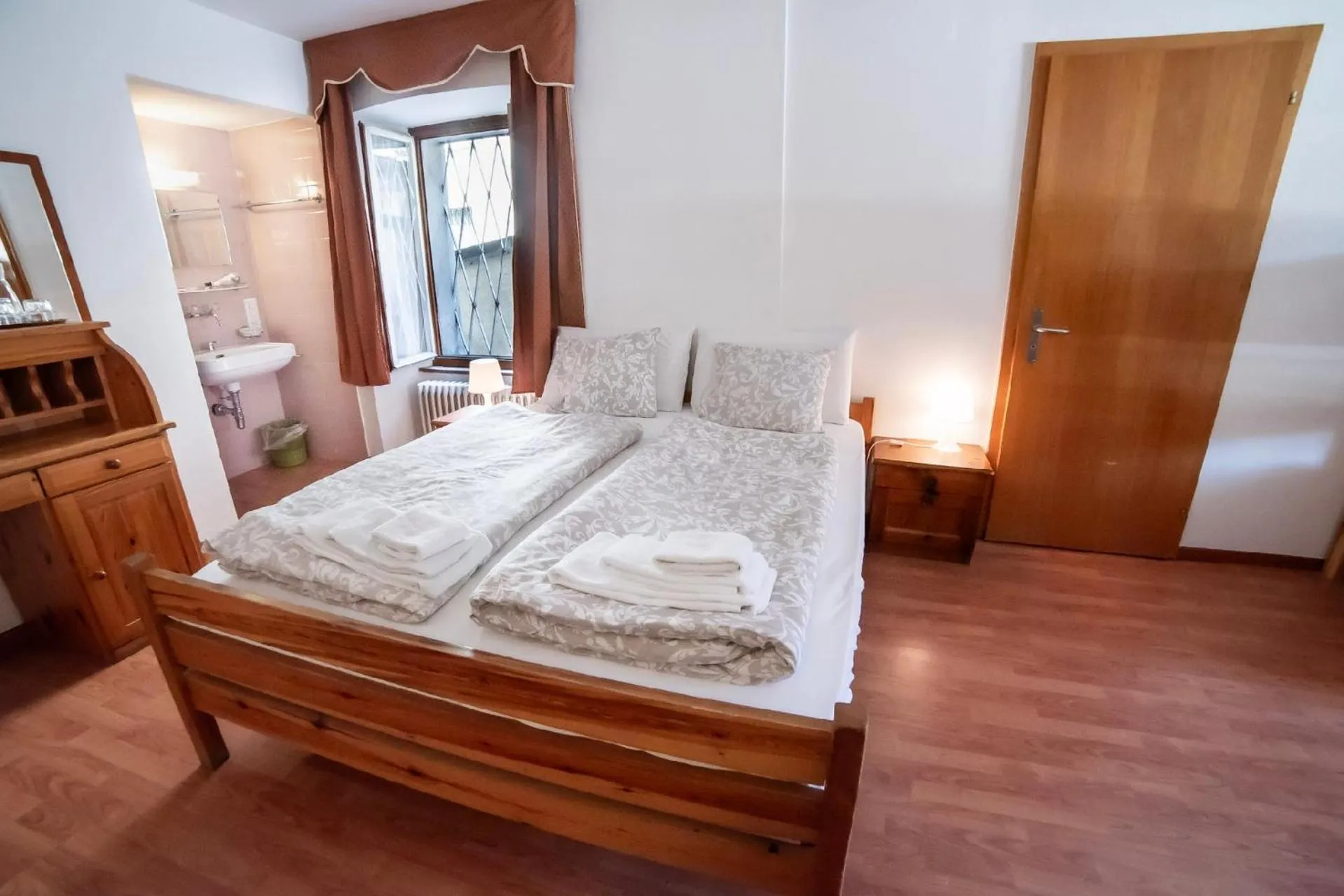 Bed in Hotel Des Alpes - Restaurant & Pizzeria