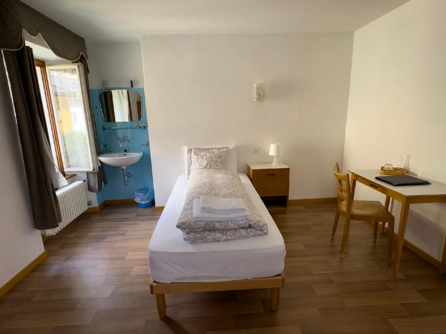 Bed in Hotel Des Alpes - Restaurant & Pizzeria