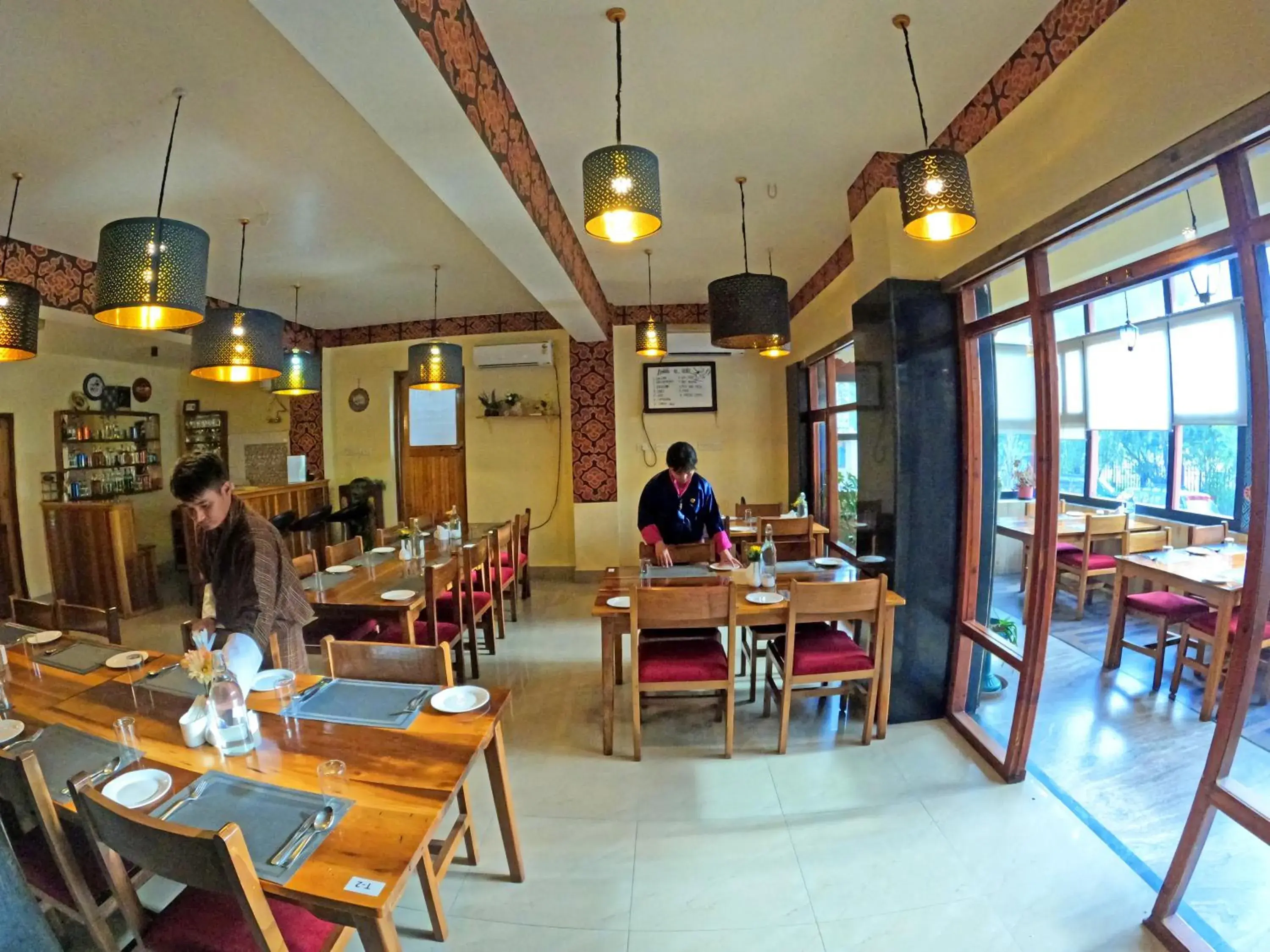 Restaurant/places to eat in Khamsum Inn Restaurant/places to eat in Khamsum Inn