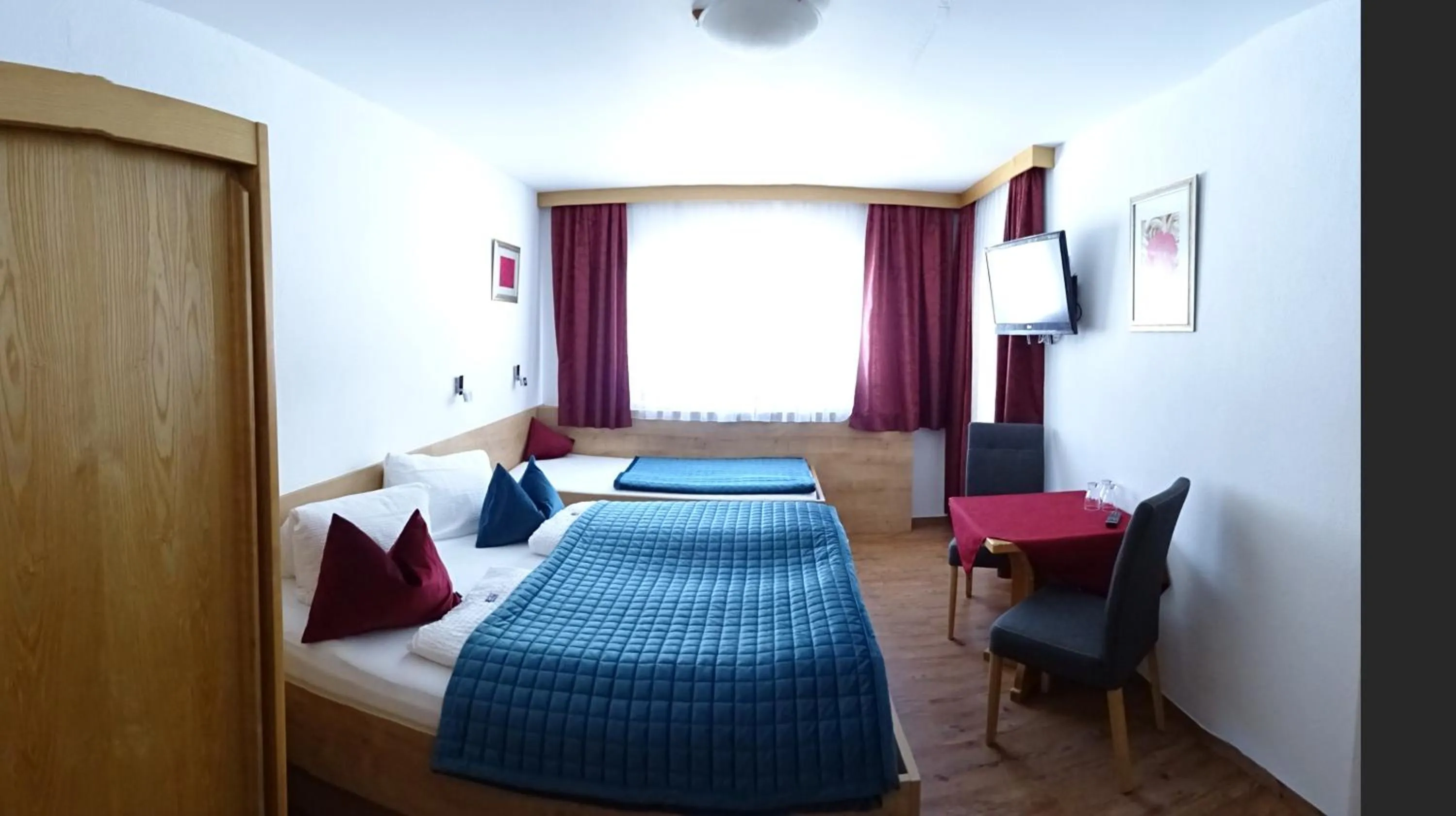 Photo of the whole room, Bed in Hotel Restaurant Rosengarten