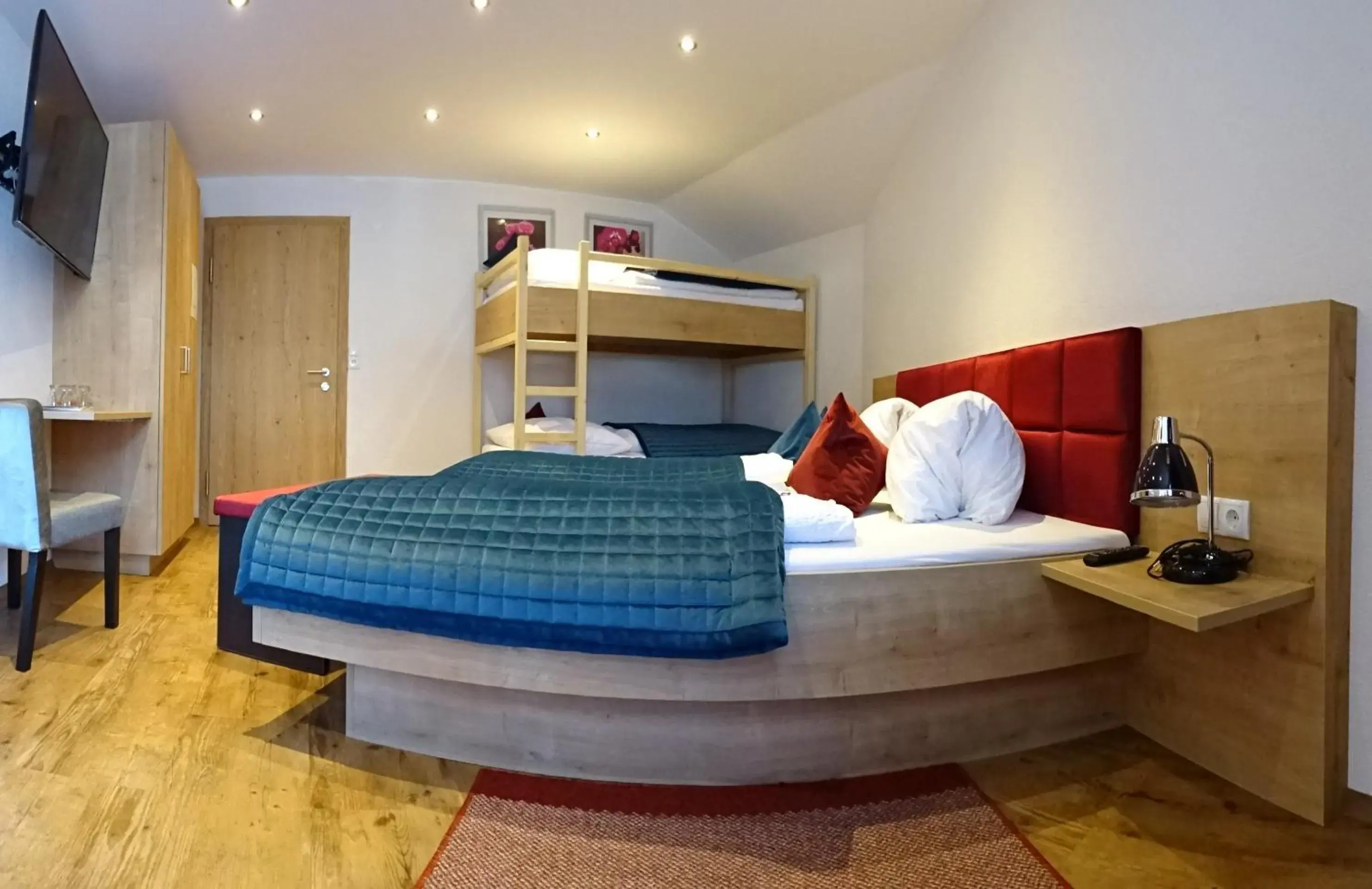 Quadruple Room with Balcony in Hotel Restaurant Rosengarten Quadruple Room with Balcony in Hotel Restaurant Rosengarten