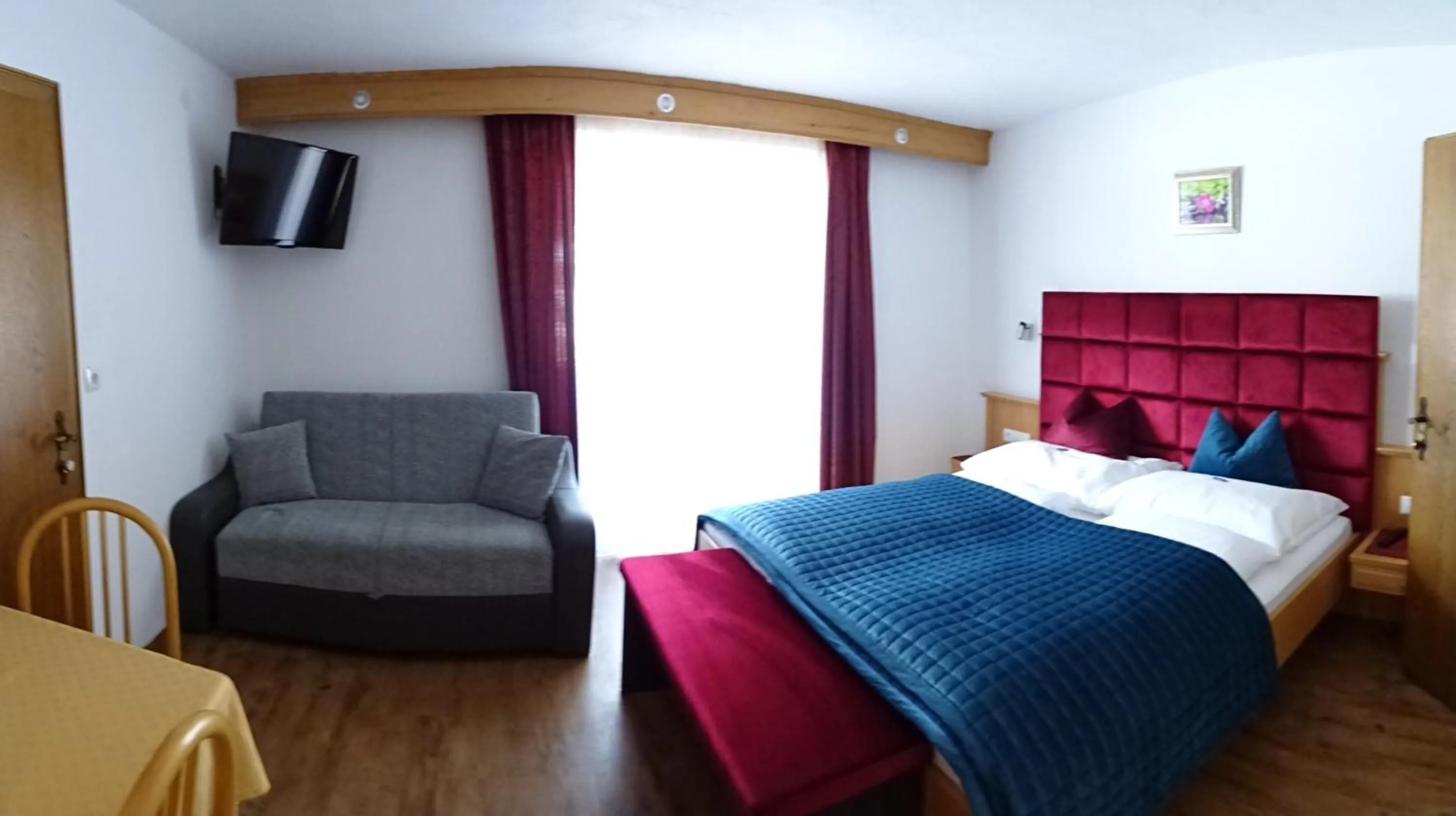 Photo of the whole room, Bed in Hotel Restaurant Rosengarten