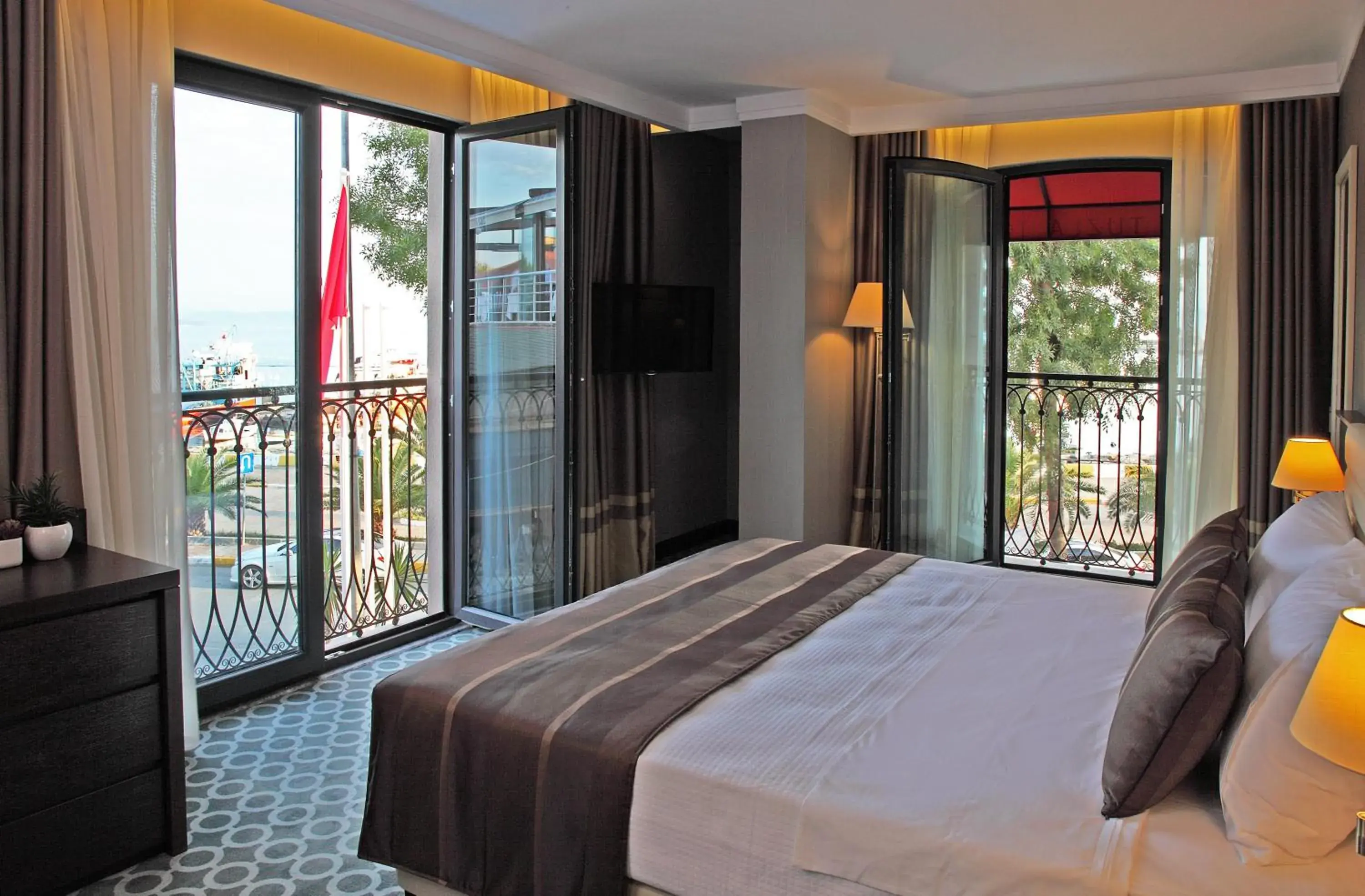 Deluxe Double Room in Tuzla Town Hotel Deluxe Double Room in Tuzla Town Hotel