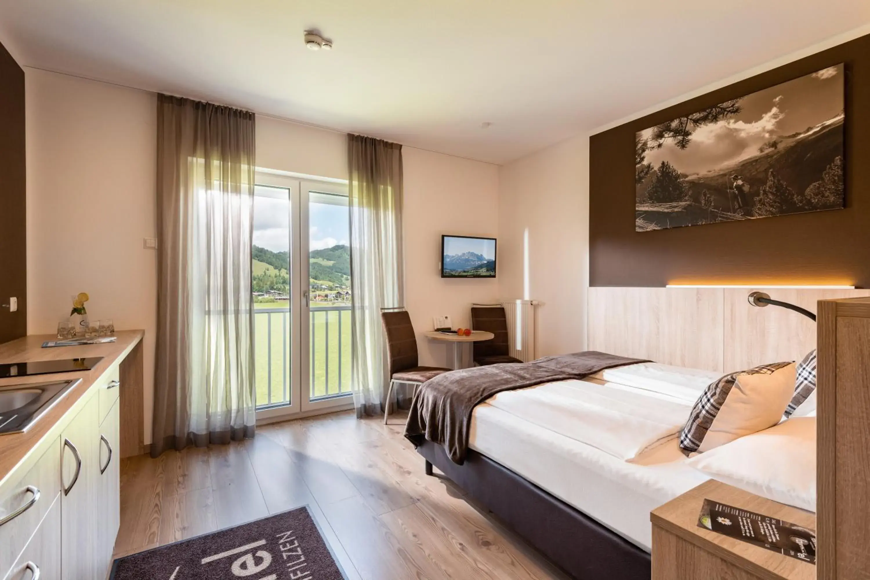 Comfort Double or Twin Room with Kitchen in Fairhotel Hochfilzen B&B Comfort Double or Twin Room with Kitchen in Fairhotel Hochfilzen B&B