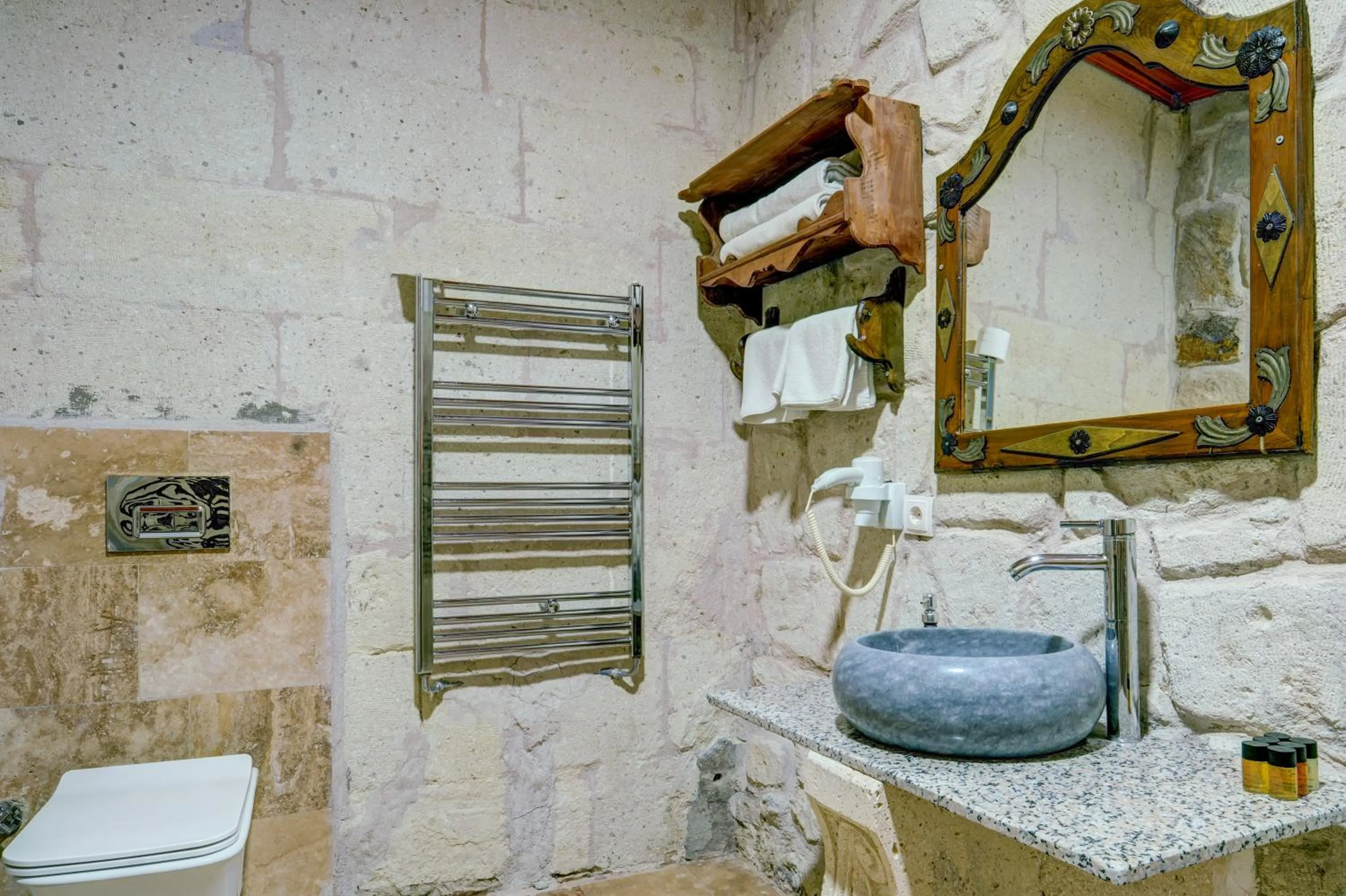 Toilet in Nova Cave Hotel