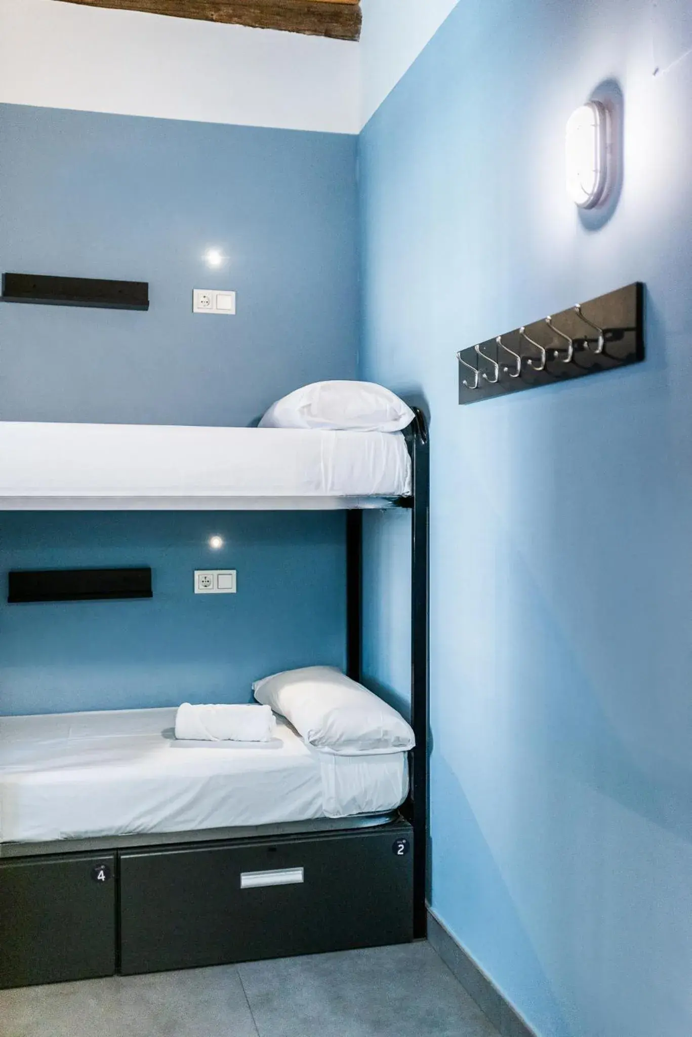 Bed in 4-Bed Female Dormitory Room in Hostel Carlota Braun Bed in 4-Bed Female Dormitory Room in Hostel Carlota Braun