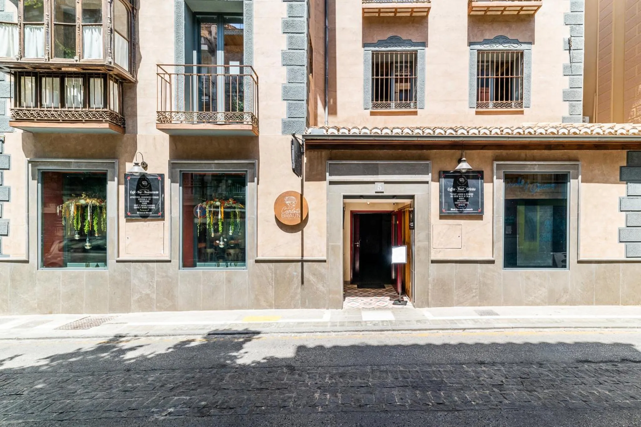 Hostel Carlota Braun