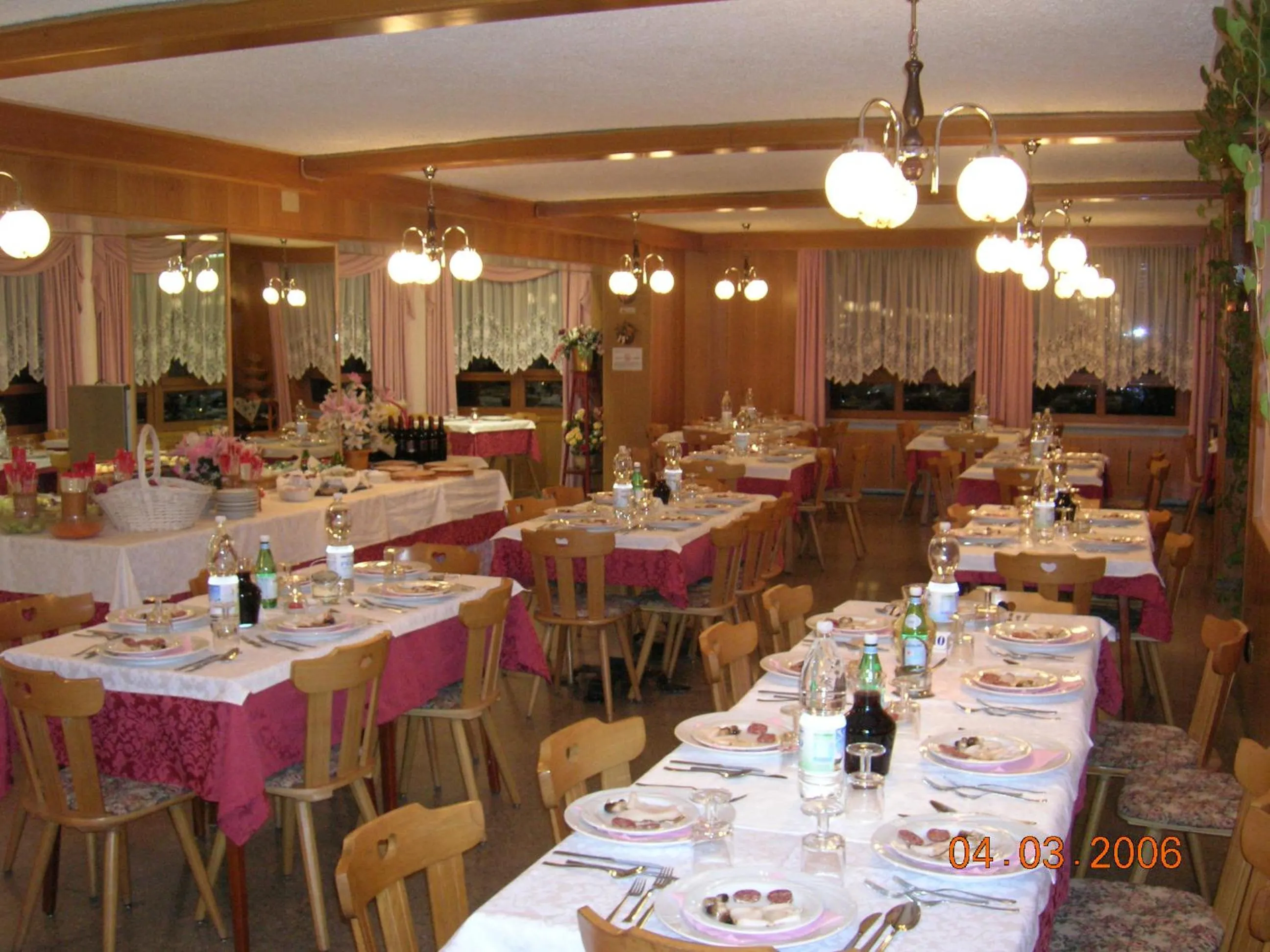 Restaurant/places to eat in Hotel Olisamir