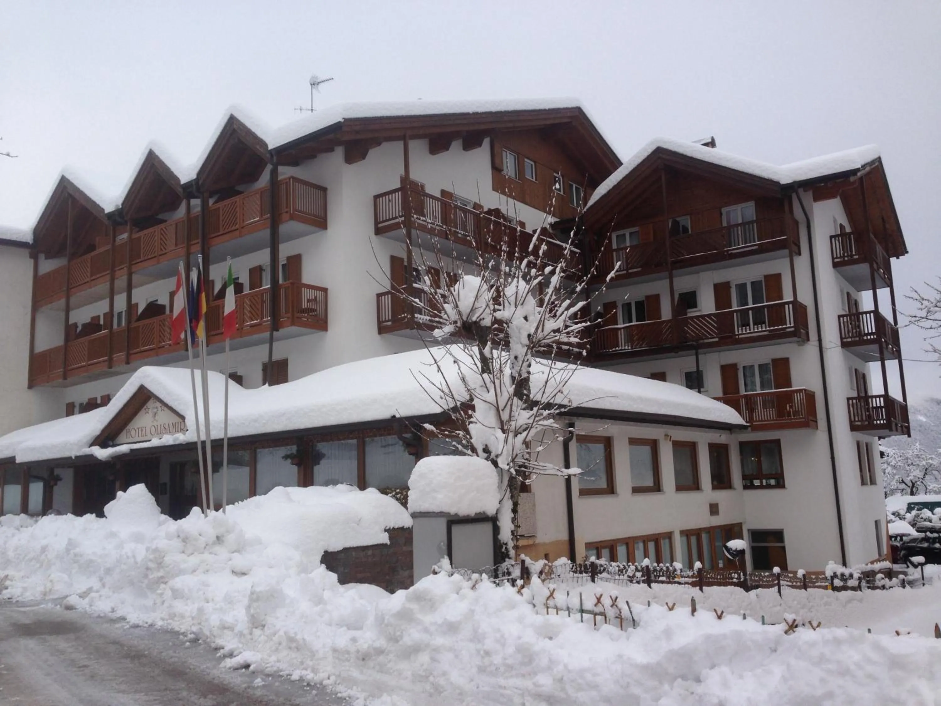 Property building in Hotel Olisamir