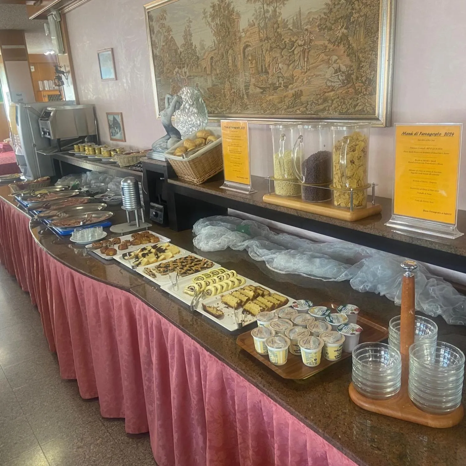 Breakfast in Hotel Olisamir