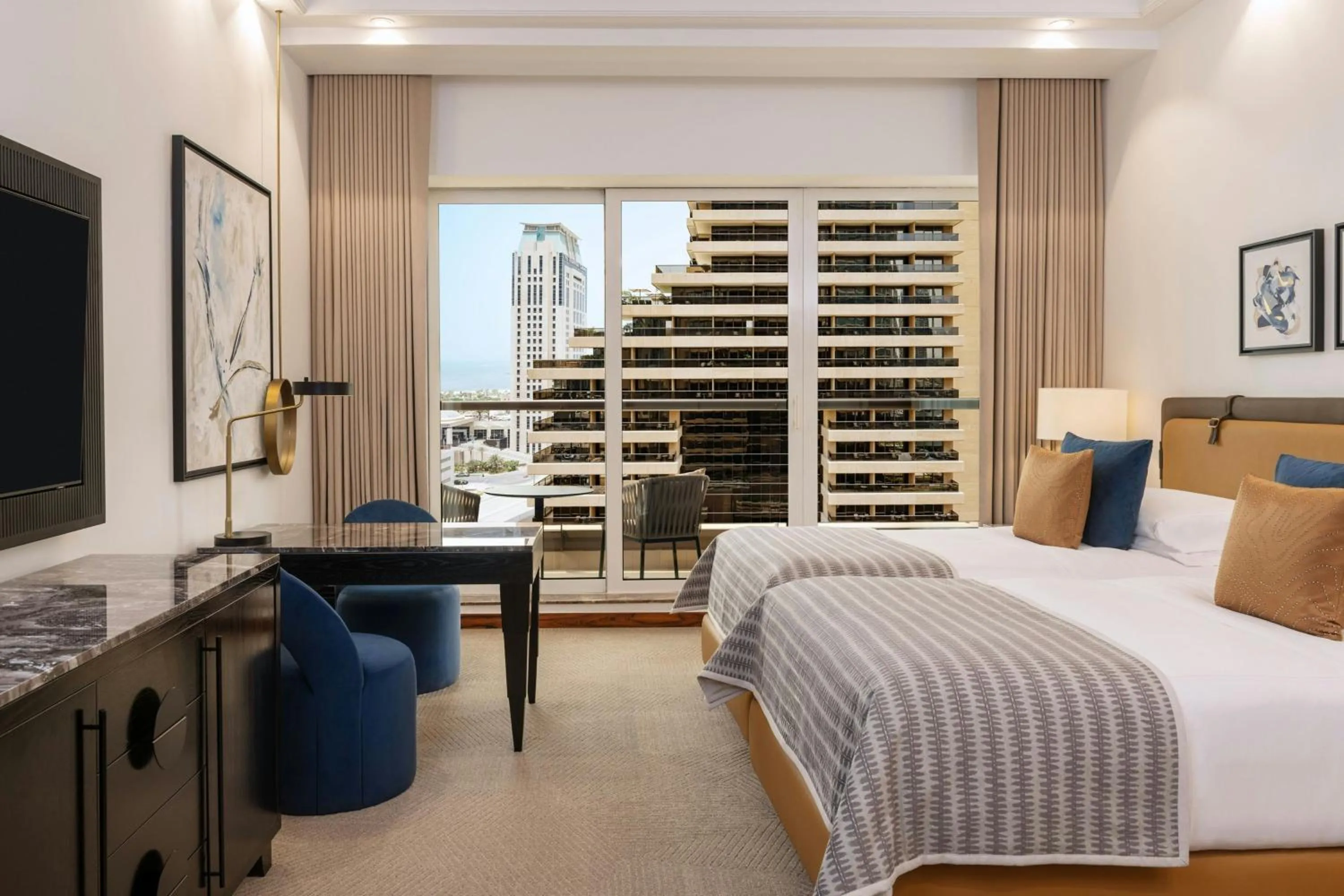 Photo of the whole room, Bed in Grosvenor House, a Luxury Collection Hotel, Dubai