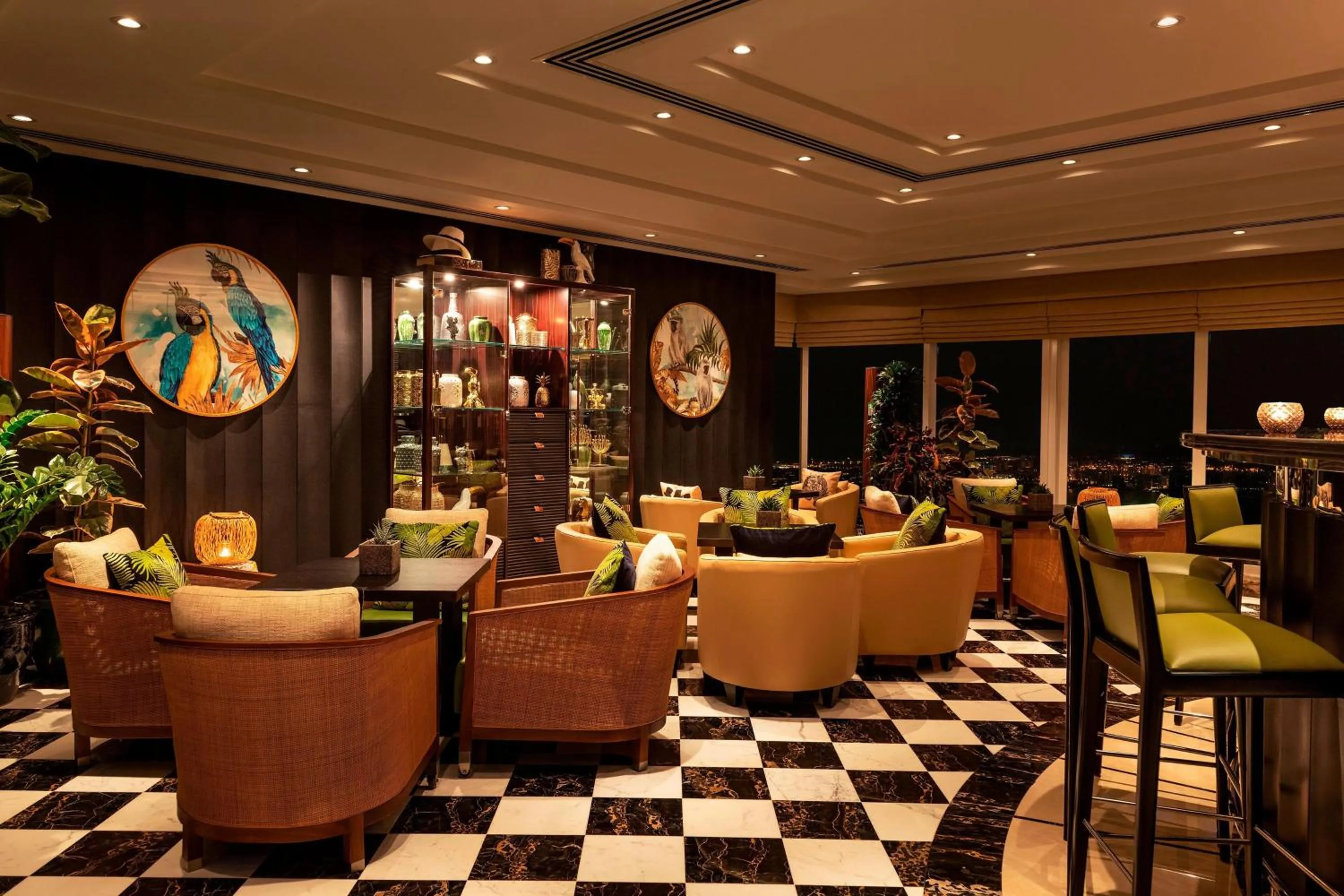 Lounge or bar in Grosvenor House, a Luxury Collection Hotel, Dubai