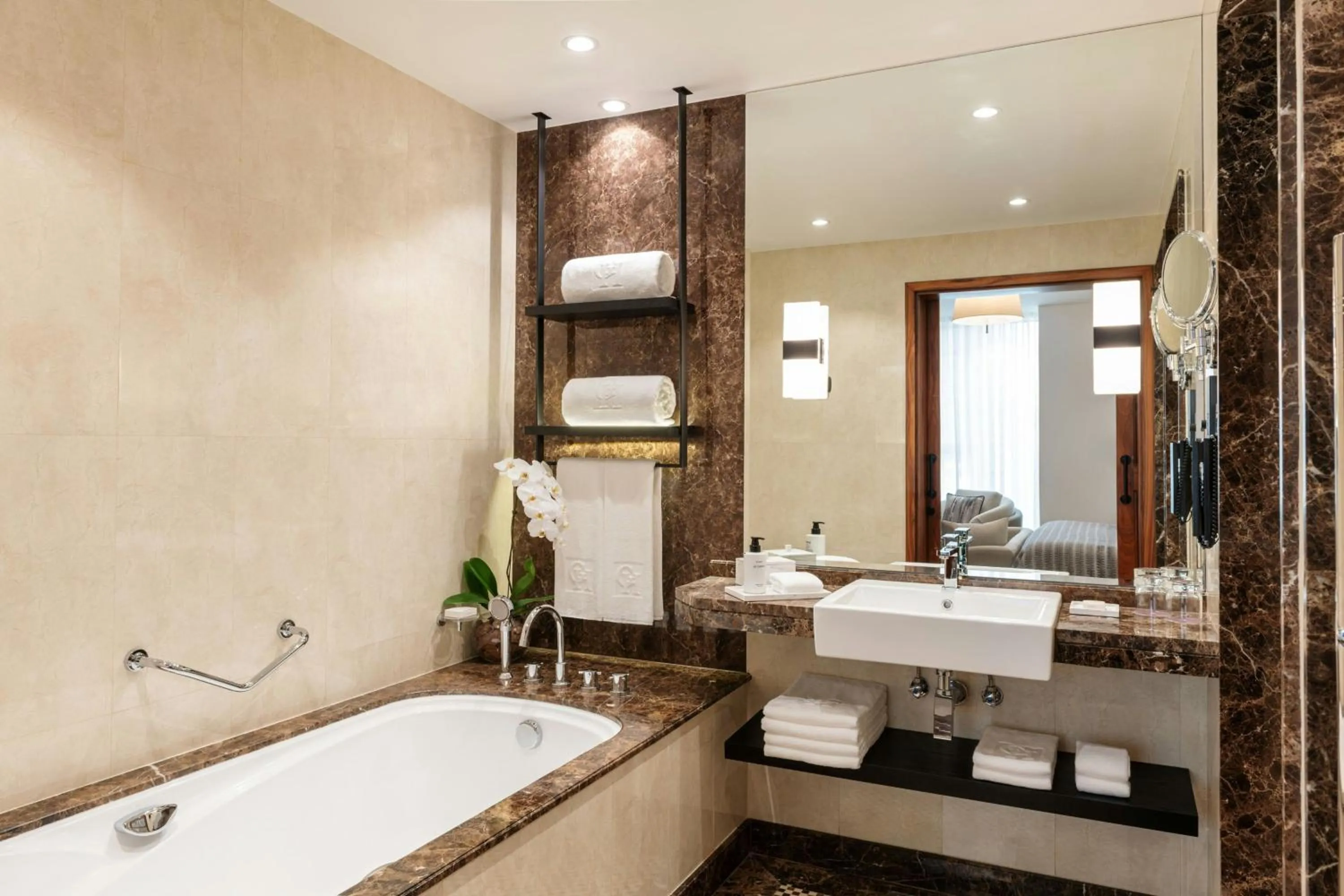 Bathroom in Grosvenor House, a Luxury Collection Hotel, Dubai