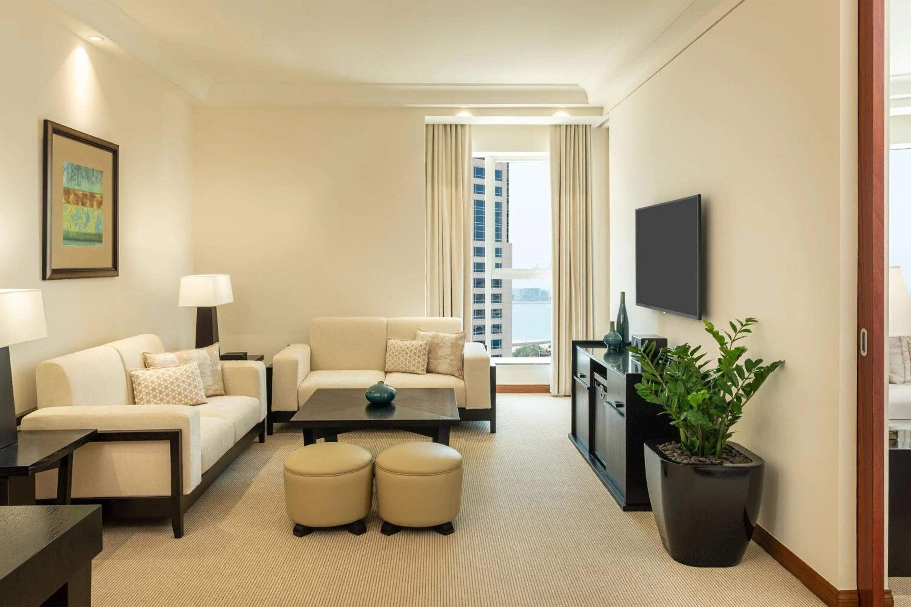 Lounge or bar in Grosvenor House, a Luxury Collection Hotel, Dubai