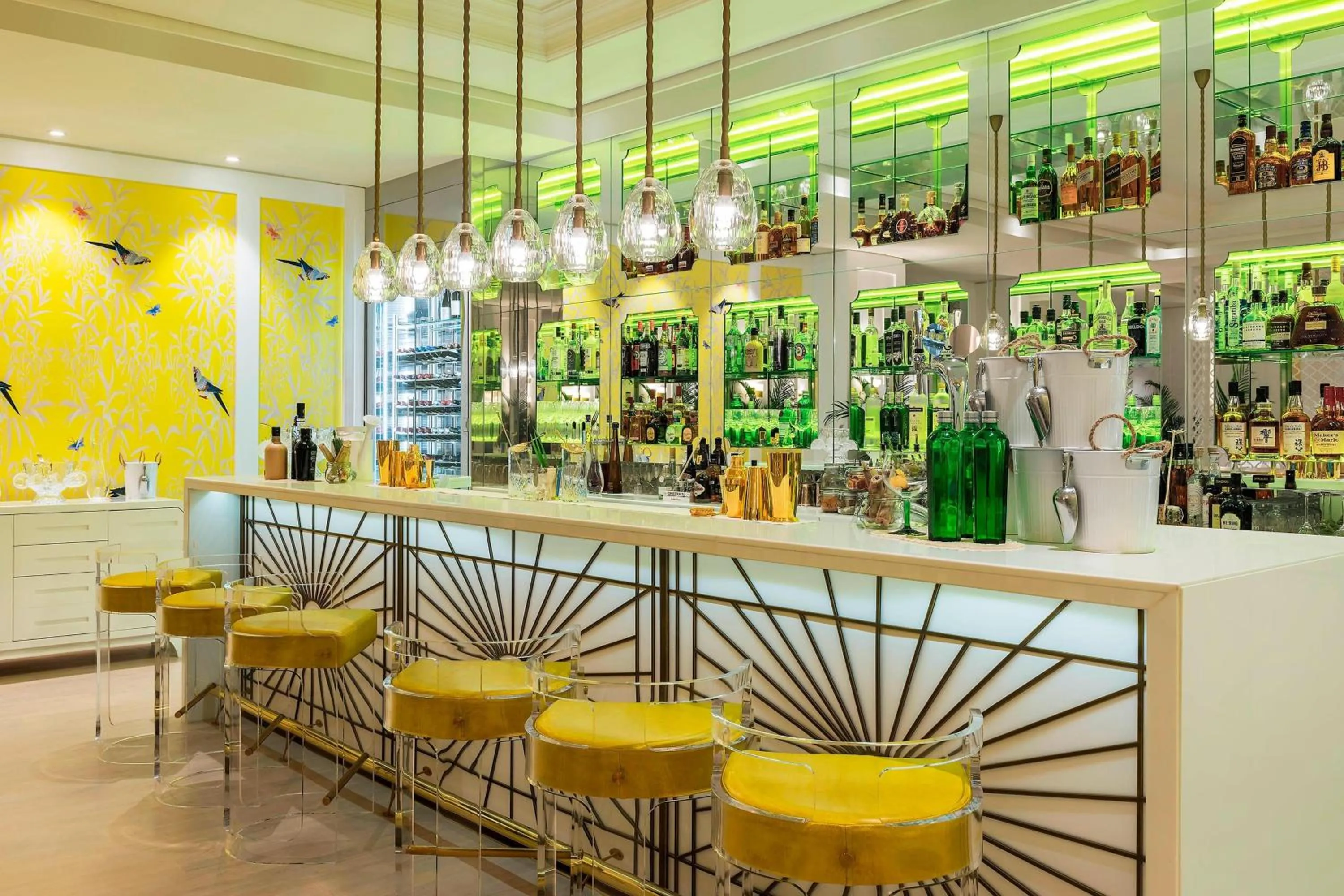 Lounge or bar in Grosvenor House, a Luxury Collection Hotel, Dubai