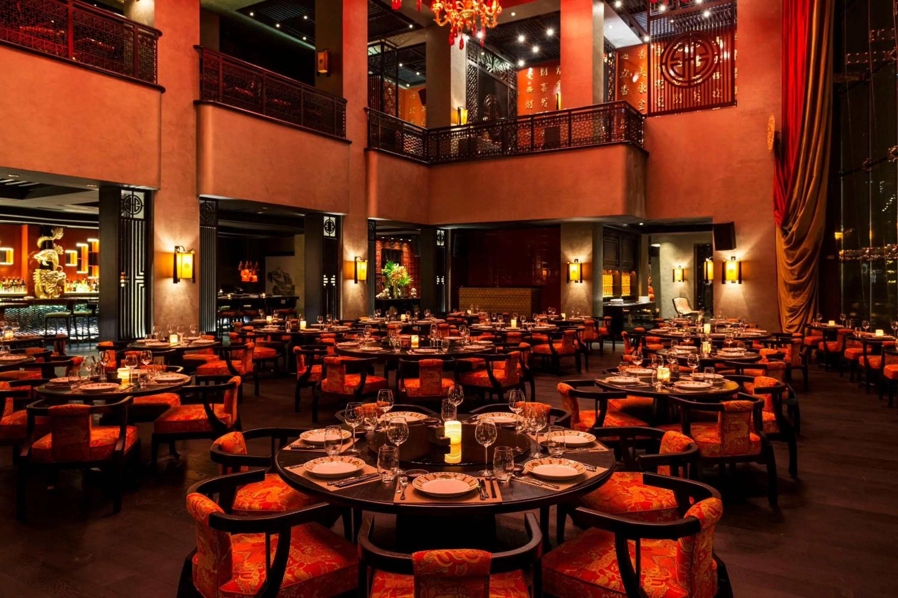 Lounge or bar in Grosvenor House, a Luxury Collection Hotel, Dubai