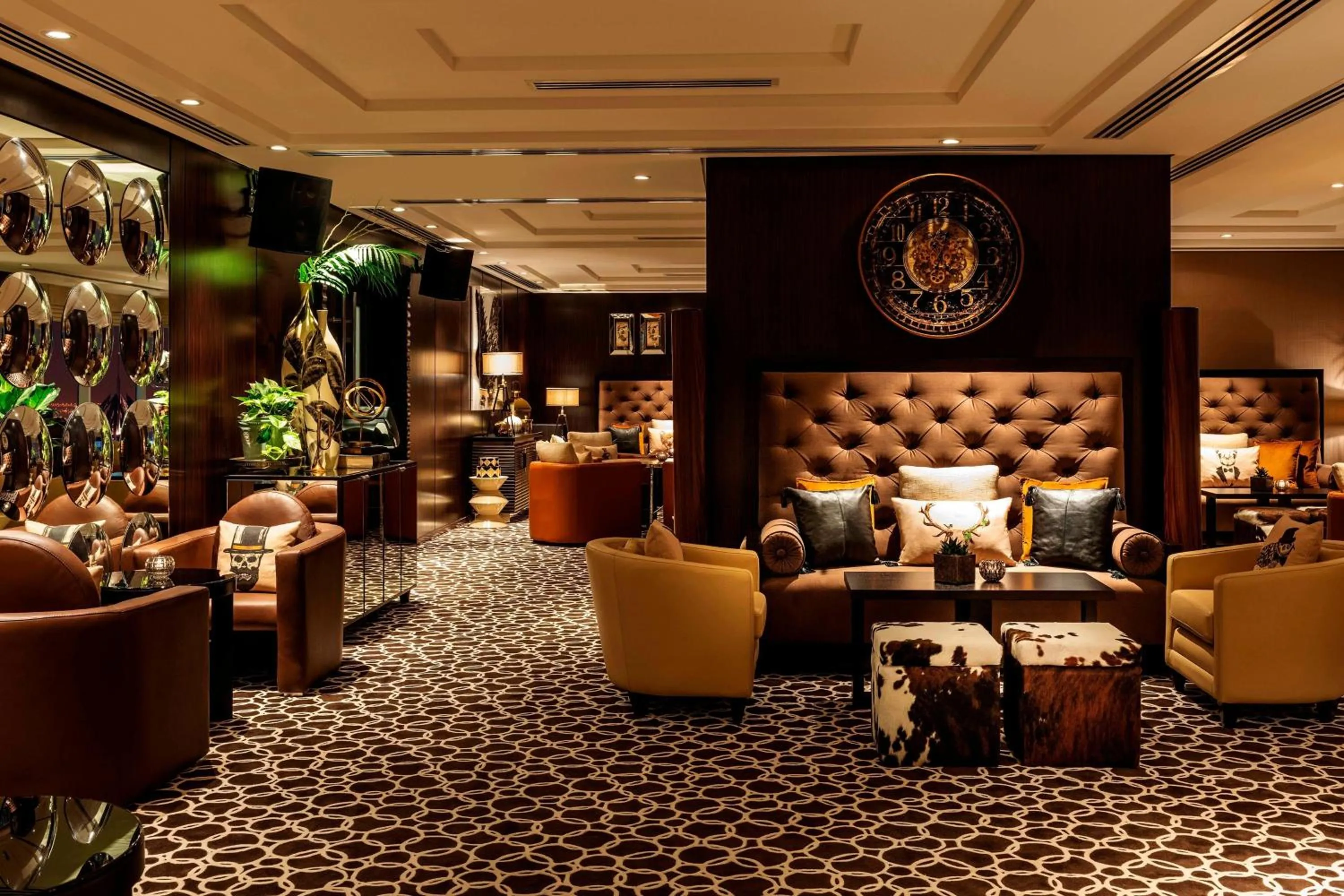 Lounge or bar in Grosvenor House, a Luxury Collection Hotel, Dubai