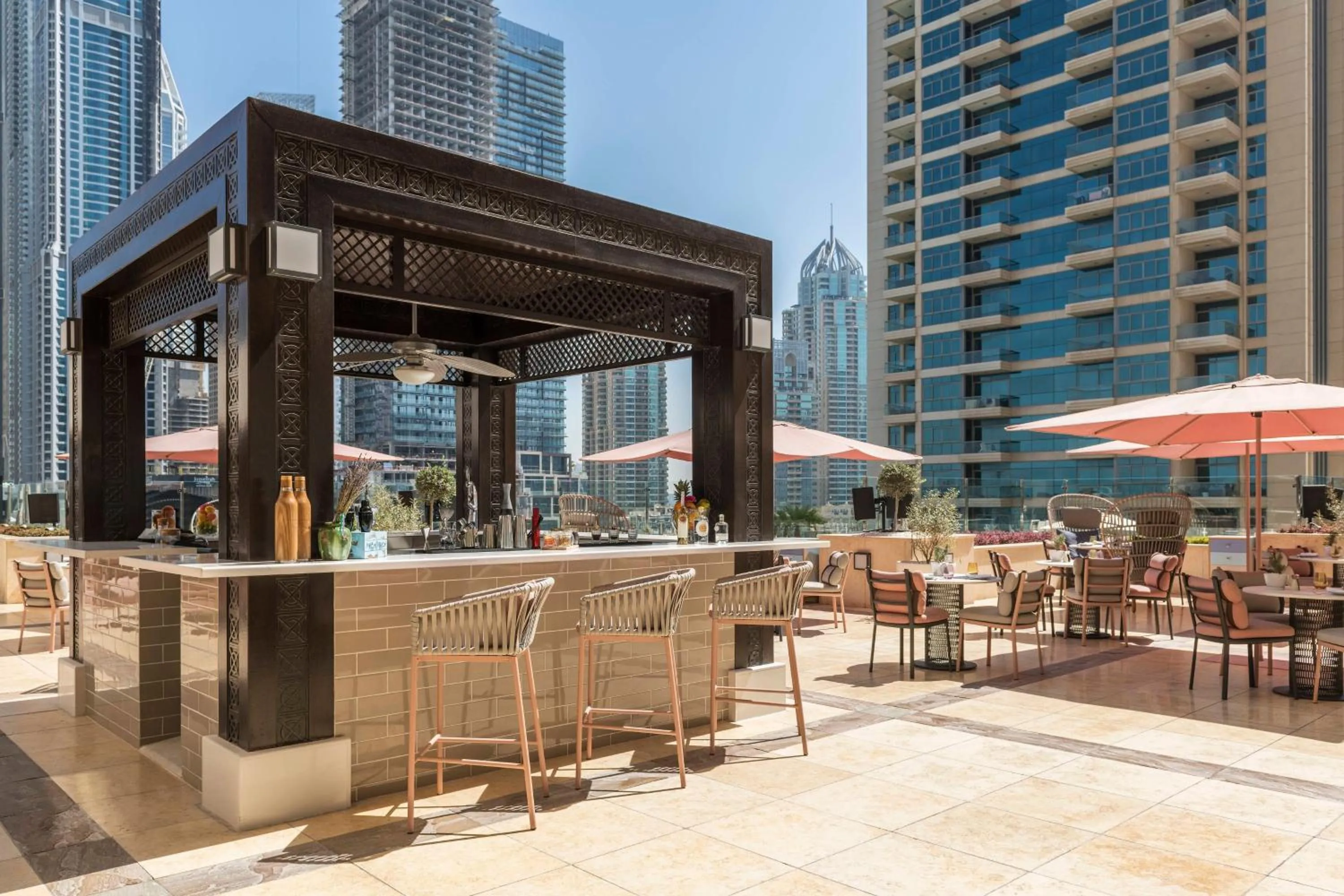 Lounge or bar in Grosvenor House, a Luxury Collection Hotel, Dubai