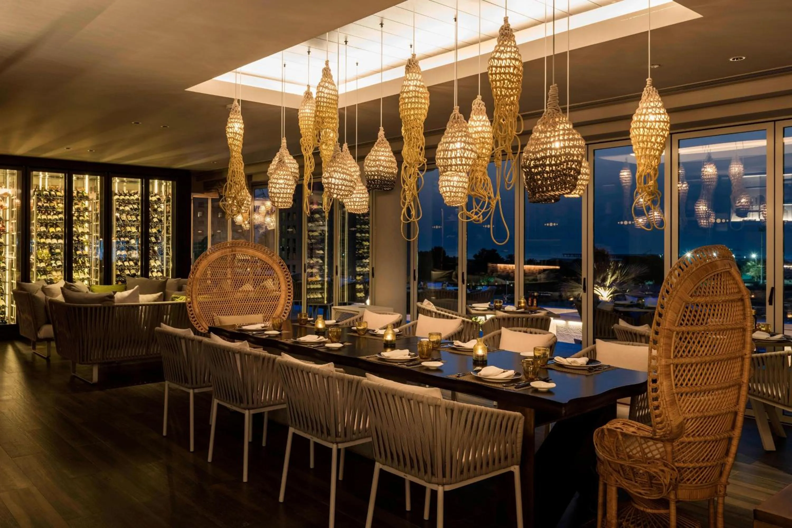 Lounge or bar in Grosvenor House, a Luxury Collection Hotel, Dubai