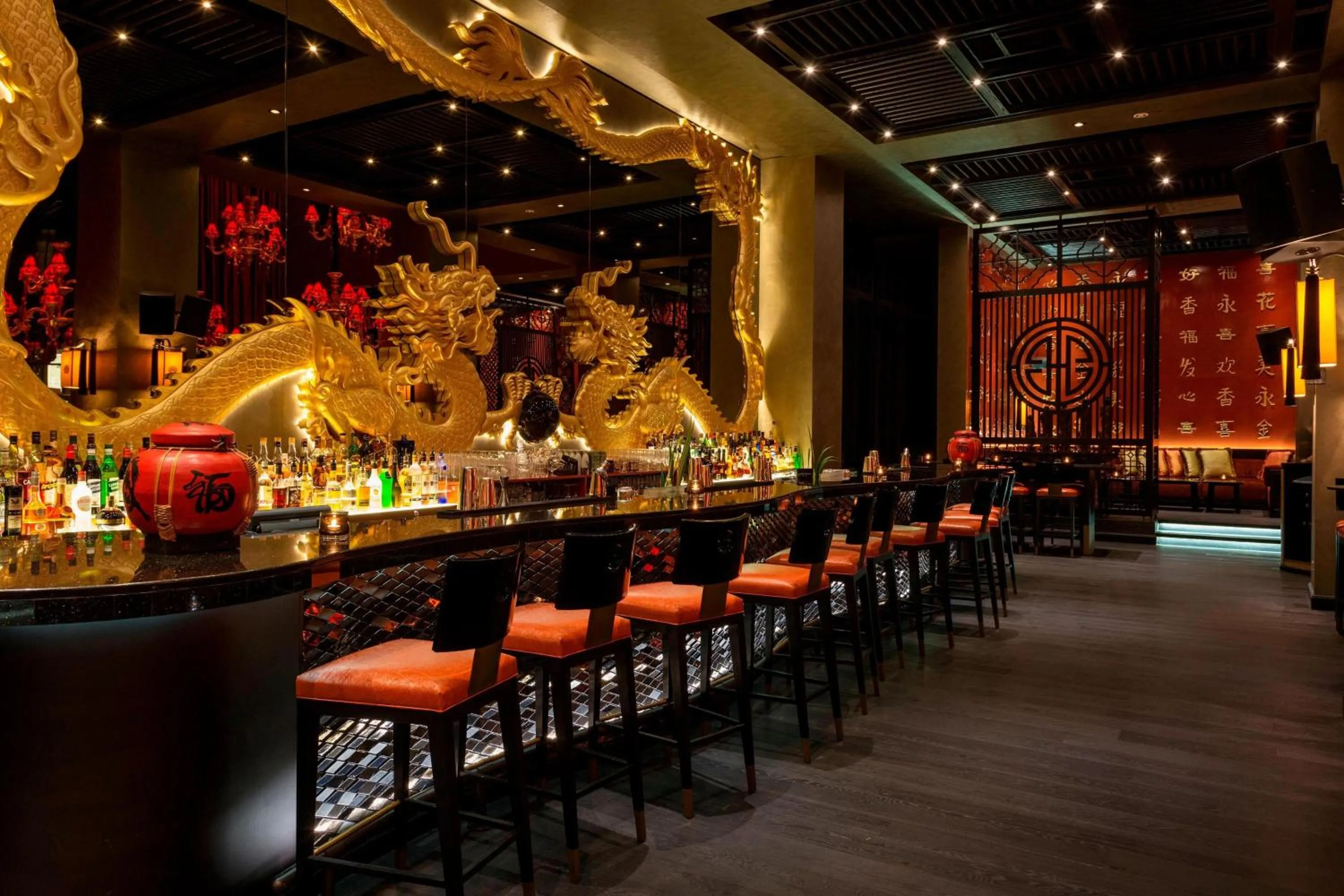 Lounge or bar in Grosvenor House, a Luxury Collection Hotel, Dubai