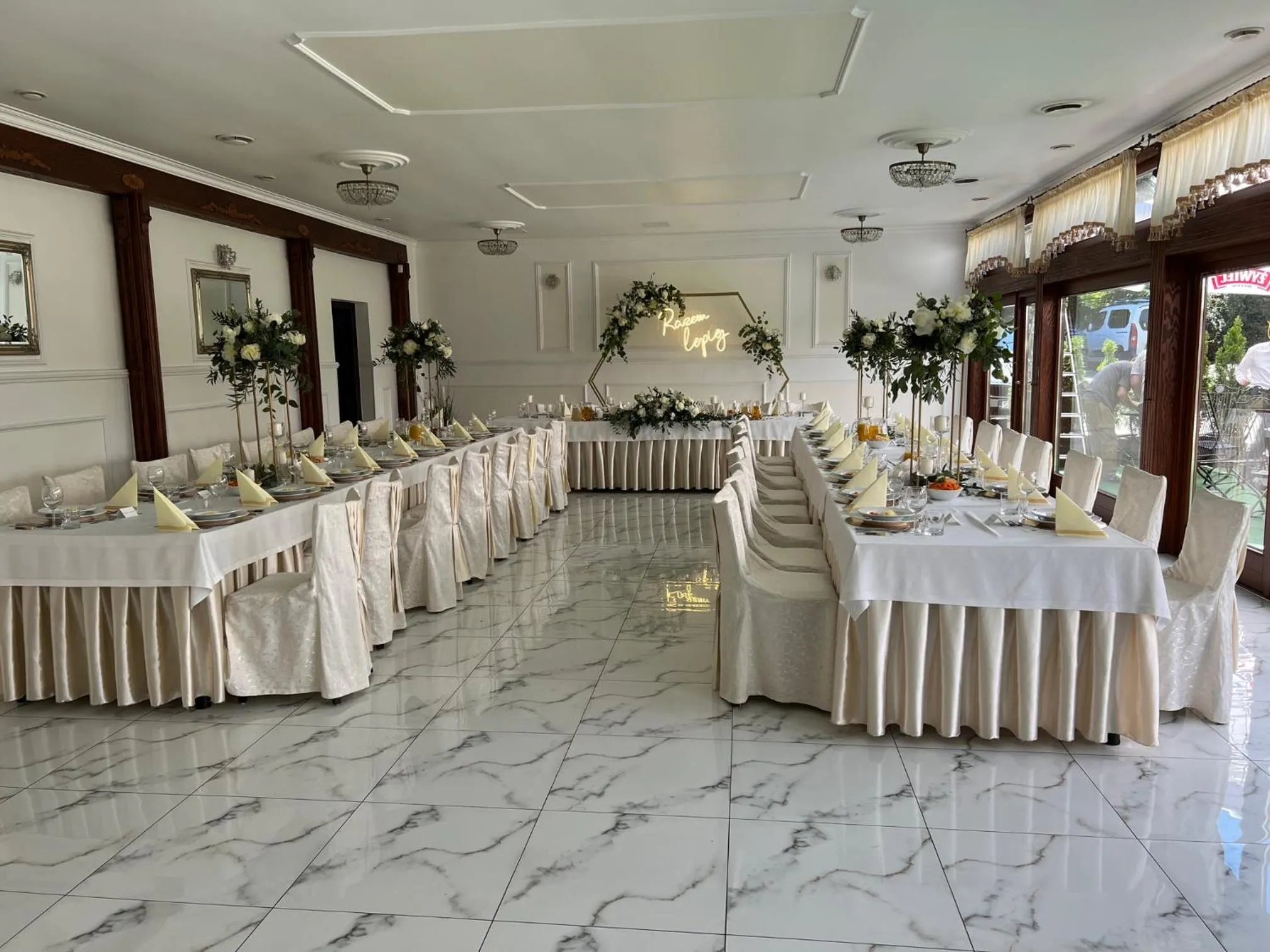 Restaurant/places to eat in Hotel Adria