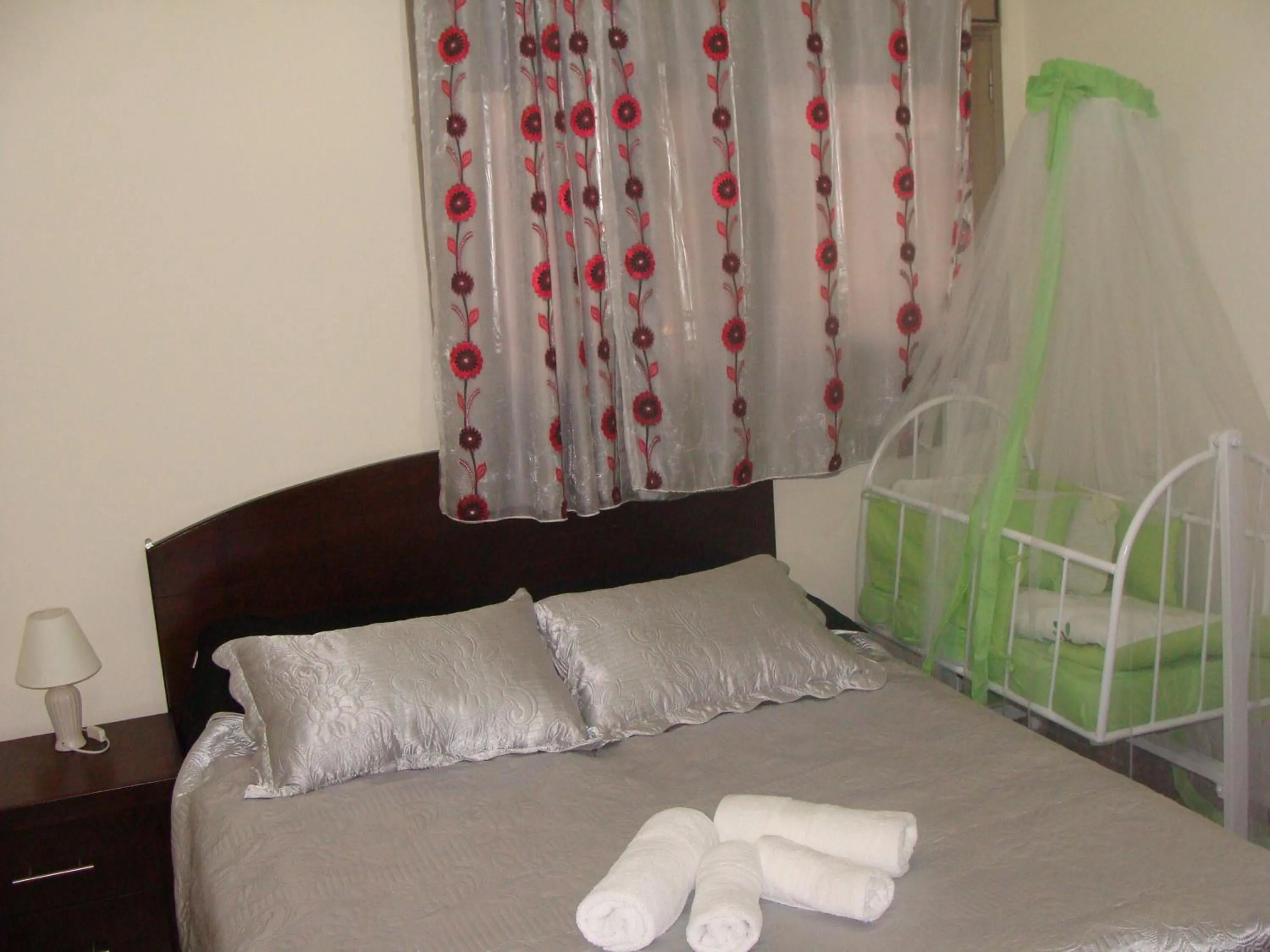 Bedroom, Bed in Tamer Guest house