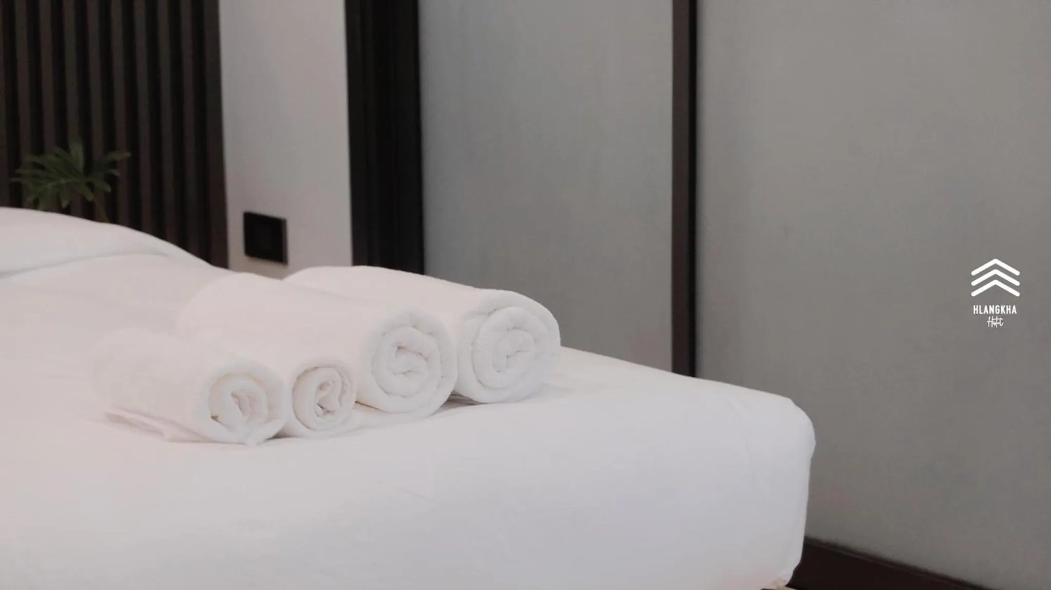 Queen Room in Hlangkha Hostel - หลังคา โฮสเทล