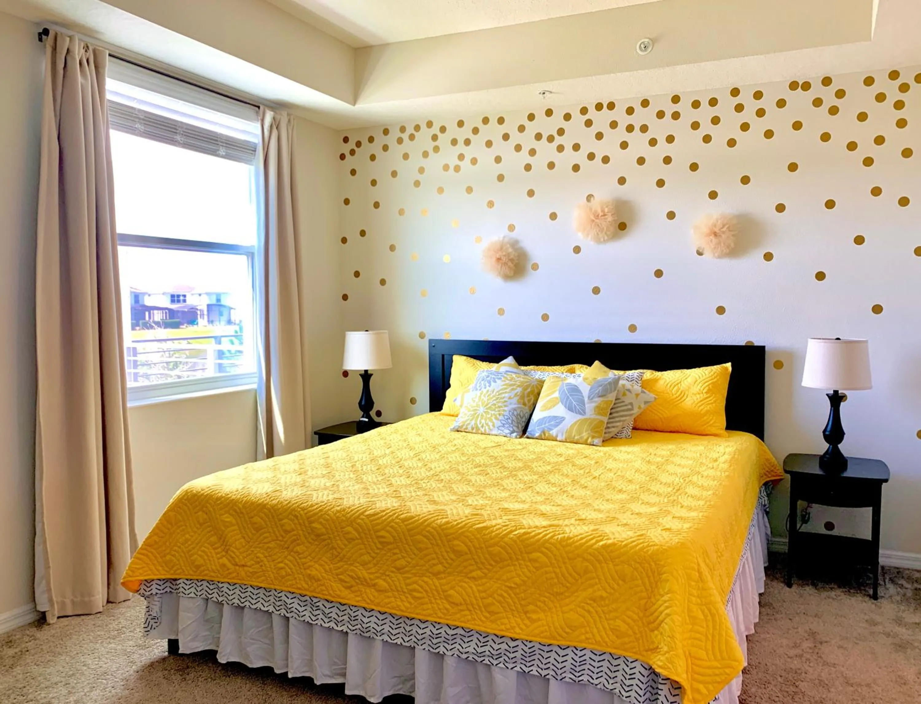 Bed in 3B2B-Beautiful Lake View-Baby Friendly-FREE WATER PARK!NO Resort Fee-5 Miles to Disney-Storey Lake 3141