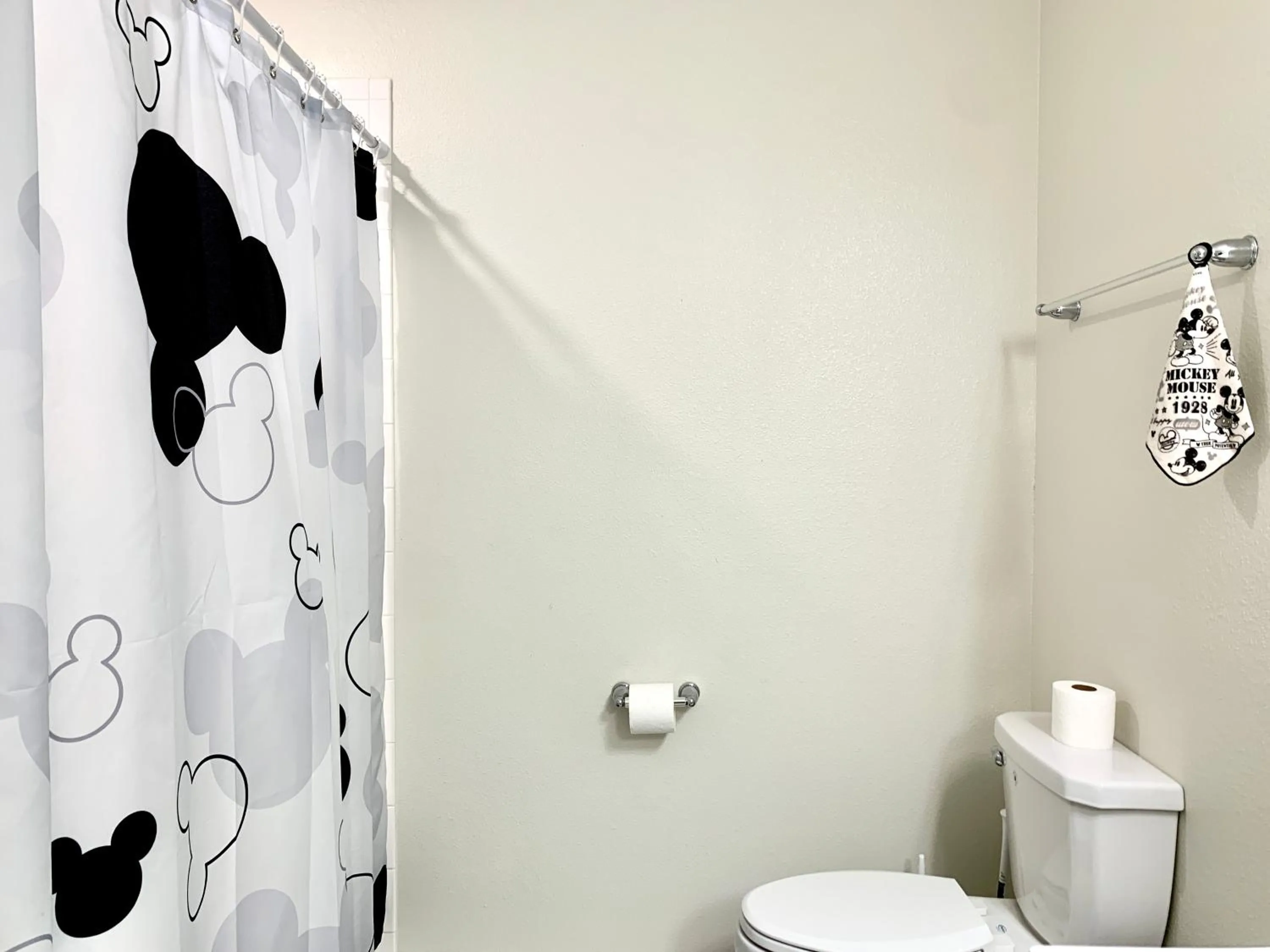 Bathroom in 3B2B-Beautiful Lake View-Baby Friendly-FREE WATER PARK!NO Resort Fee-5 Miles to Disney-Storey Lake 3141